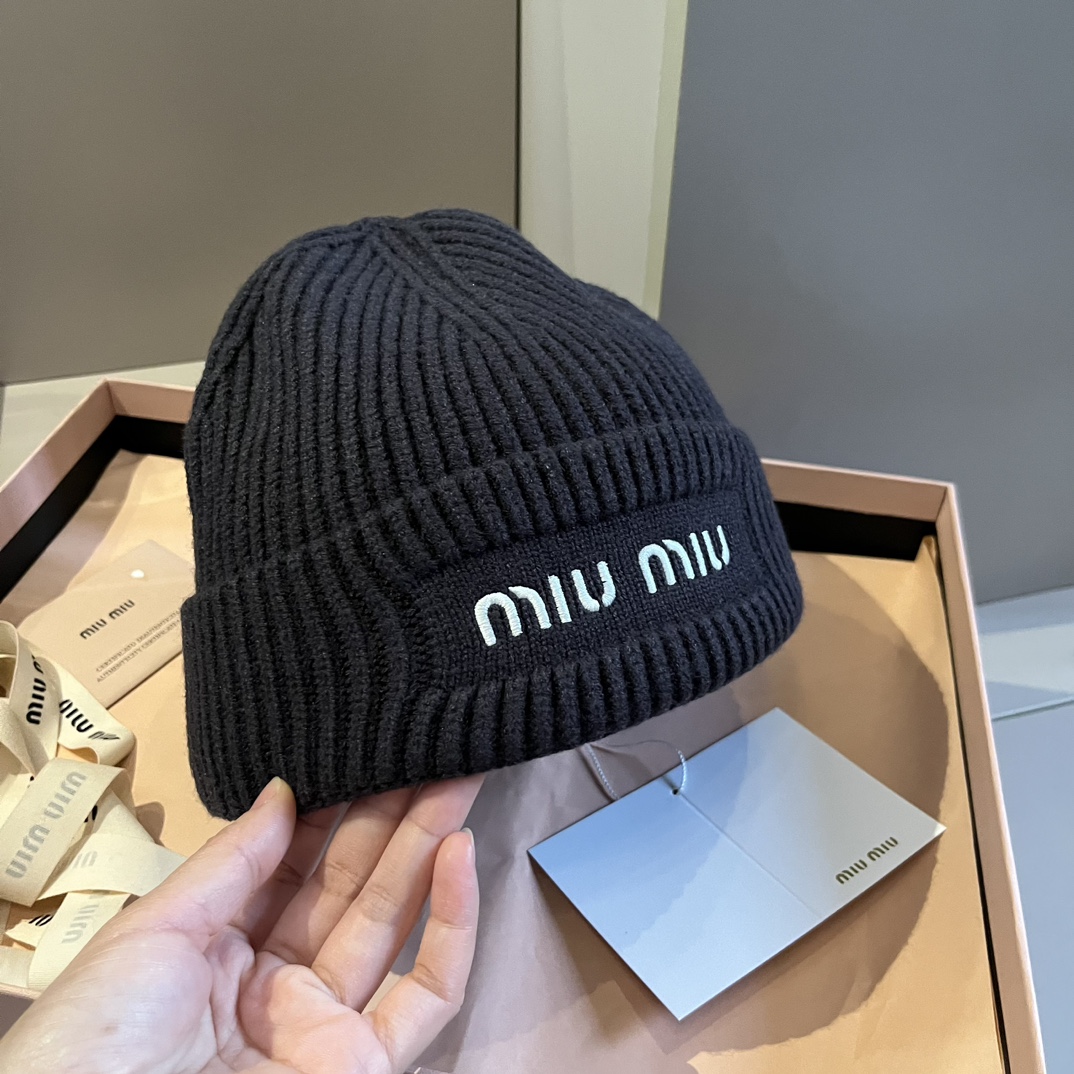 NO:215235,Miumiu Miu new knitted wool hat, men and women's universal hat, fisherman hat baseball hat knitted hat, hat, miumiu, espadrilles, hats19860909miumiu缪缪新款针织毛线帽,男女通用帽子渔夫帽棒球帽针织帽,帽子,miumiu,espadrilles,hats,hat