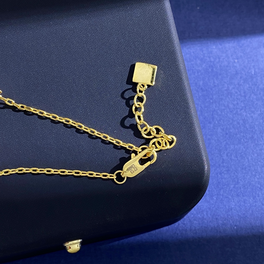 Givanchy’s Metallic Geometry Pearl Bracelets: Brass Material, Electroplating, 18k Gold, 2 Colors - 图片 4