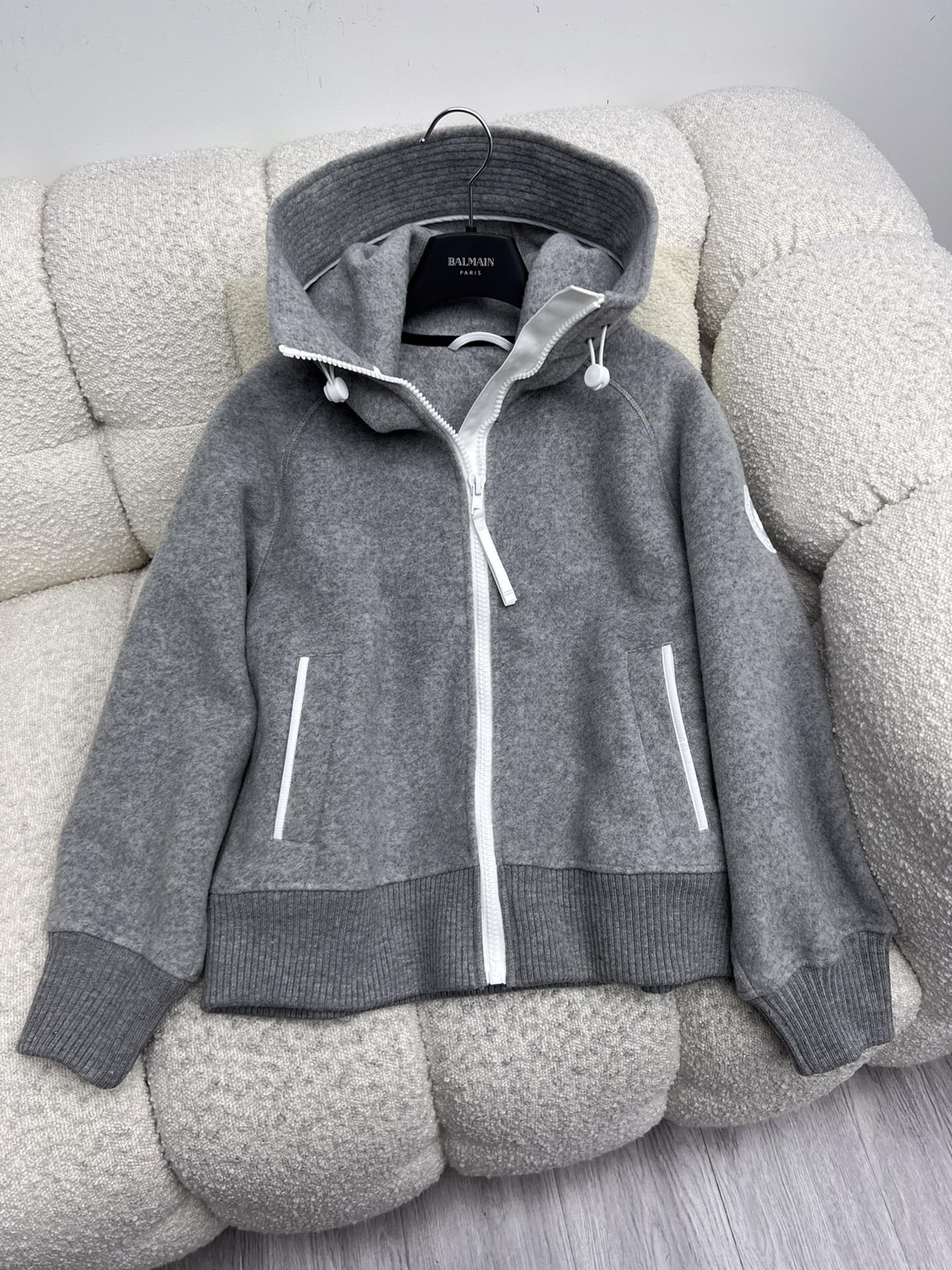 Classic Wool Canada Goose Suit with Chiliwick Pilot Jacket: Timeless Style and Warmth - 图片 8
