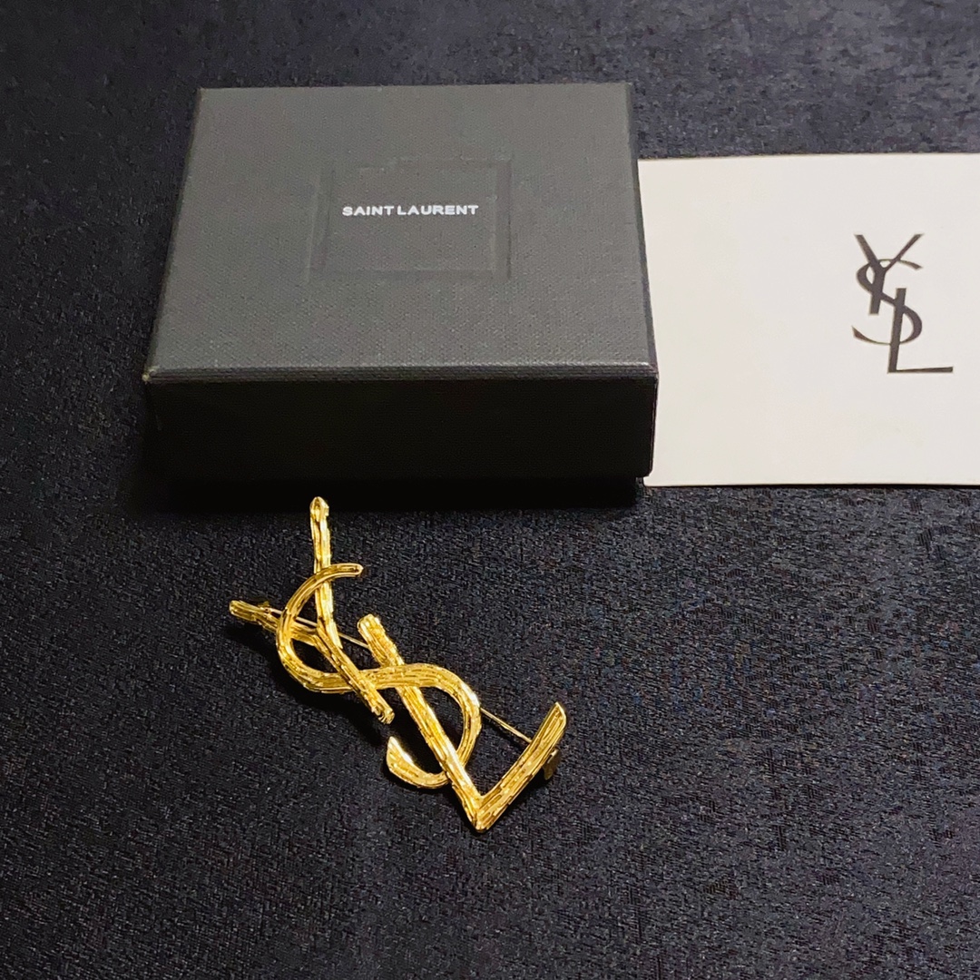 Pinning it to her hat, Saint Laurent once told the stylish women who - Jewelry 6
