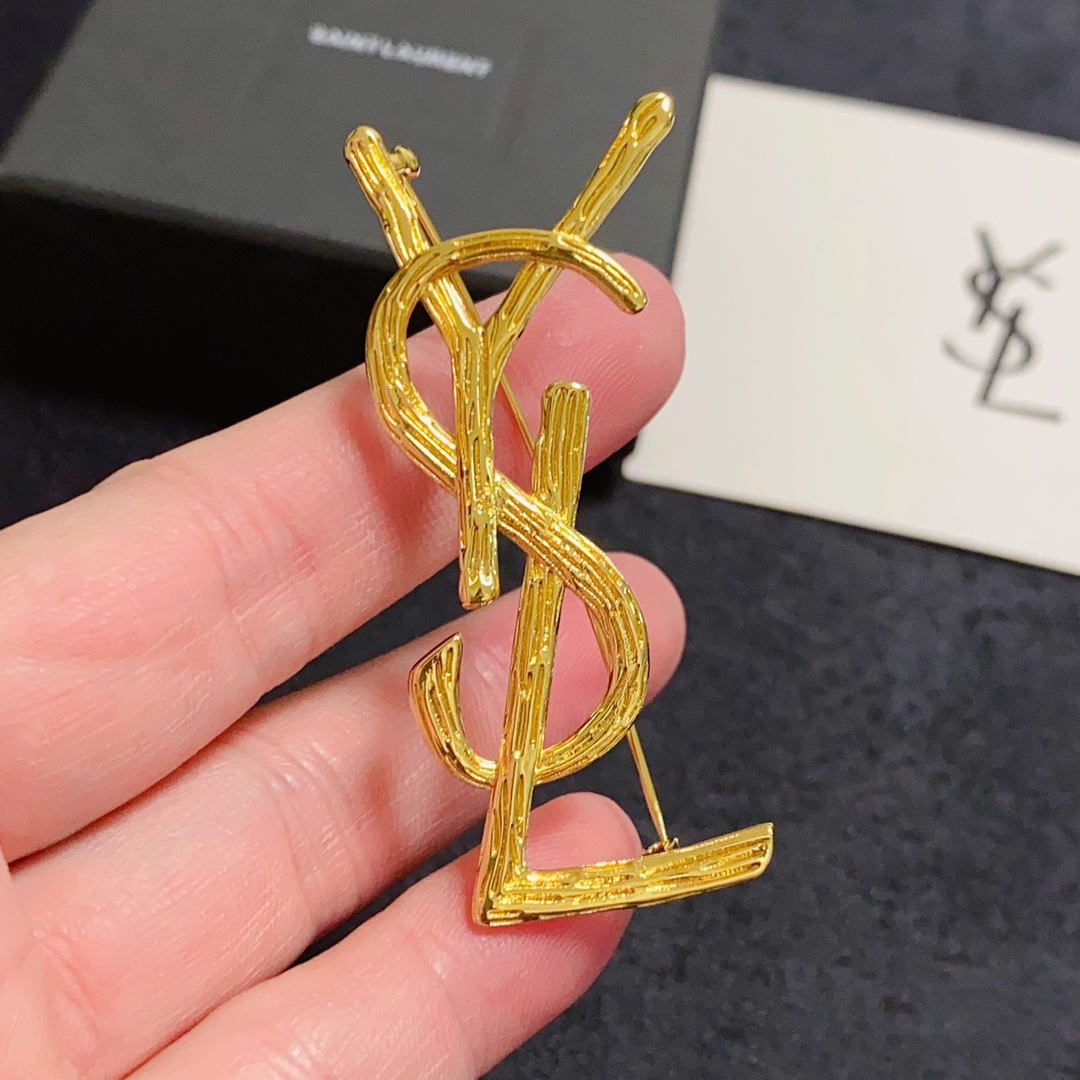 Pinning it to her hat, Saint Laurent once told the stylish women who - Jewelry 8