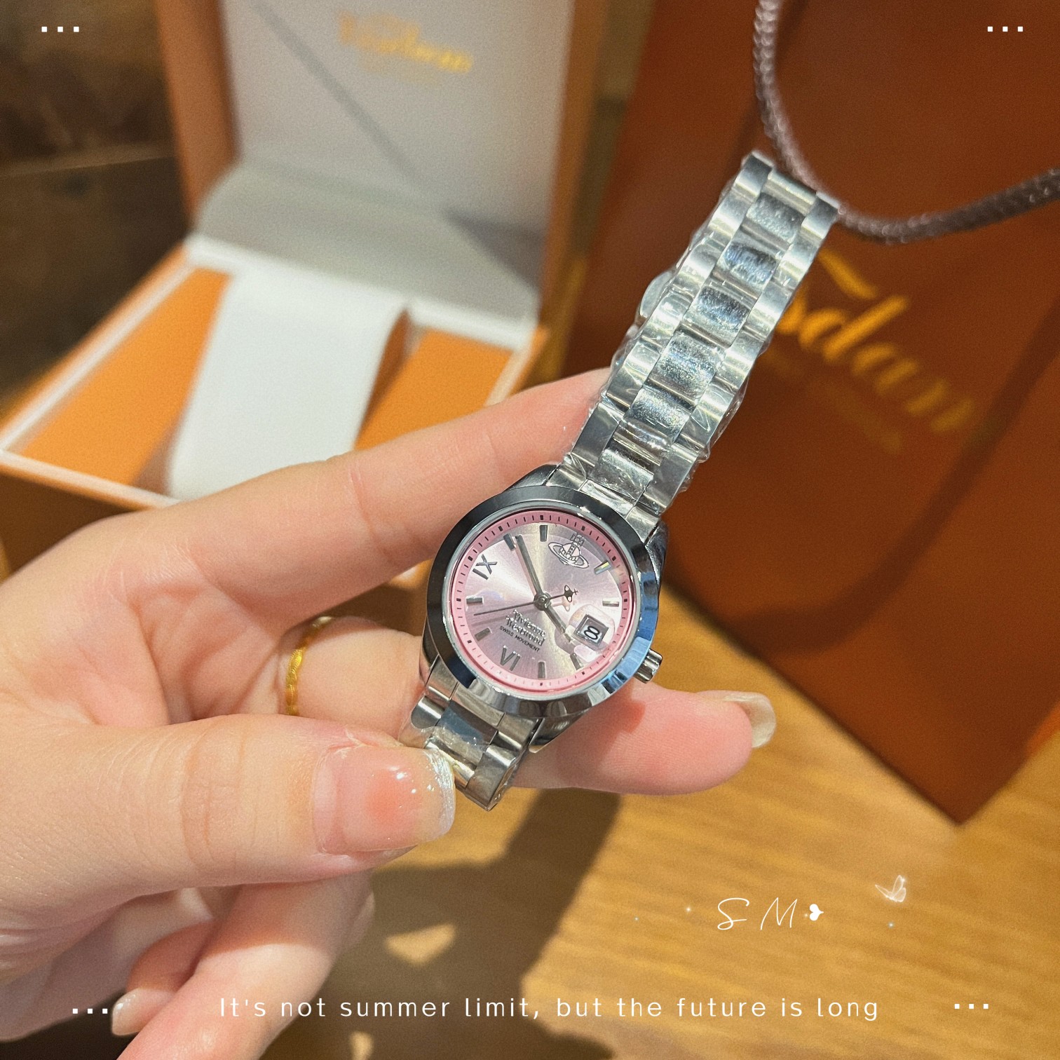 Vivienne Westwood Queen’s Watch: Stainless Stone, Classic Design, Roman Sculptor Detail - 图片 9