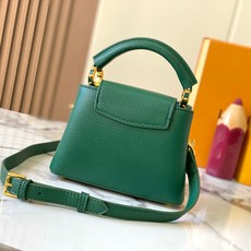 升级版 M12344绿色本款Capucines迷你手袋出自Trilogy系列,选用Taurillon牛 升级版 M12344绿色本款Capucines迷你手袋出自Trilogy系列,选用Taurillon牛