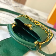 升级版 M12344绿色本款Capucines迷你手袋出自Trilogy系列,选用Taurillon牛 升级版 M12344绿色本款Capucines迷你手袋出自Trilogy系列,选用Taurillon牛