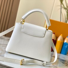 升级版 M12345白色本款CapucinesBB手袋出自Trilogy系列,以Taurillon牛皮 升级版 M12345白色本款CapucinesBB手袋出自Trilogy系列,以Taurillon牛皮