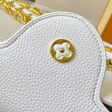 升级版 M12345白色本款CapucinesBB手袋出自Trilogy系列,以Taurillon牛皮 升级版 M12345白色本款CapucinesBB手袋出自Trilogy系列,以Taurillon牛皮