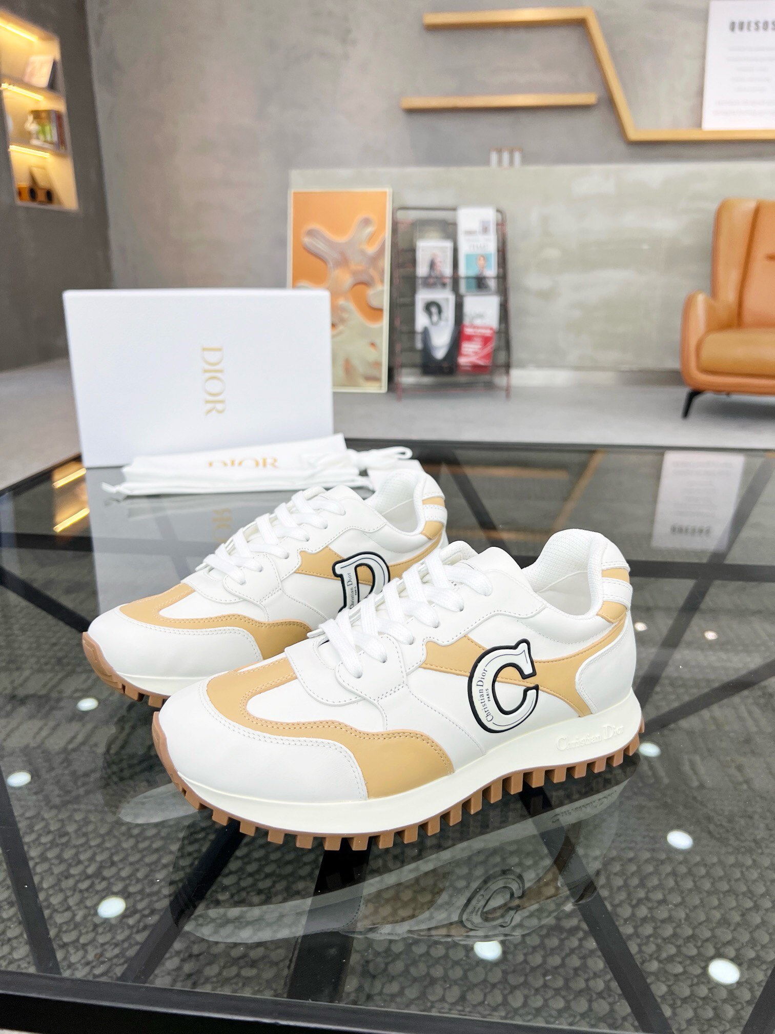 NO:219374,Brand Dior color original color matching, code number 35-44 customized 45 price Material Dior new casual shoes!  The stylish layout details are impeccable using cowhide with mesh splicing to make comfortable and sweat-absorbing cowhide feet feel comfortable and superior quality, Dior casual shoes, dior, dior, cowhide19860909品牌Dior 颜色原版配色 码数35-44定做45 价格 材质迪奥新款休闲鞋！时尚潮流的版面细节无可挑剔采用牛皮搭配网布拼接制作舒适吸汗的牛皮垫脚脚感舒适品质优越,Dior休闲鞋,dior,dior,cowhide,Men's shoes