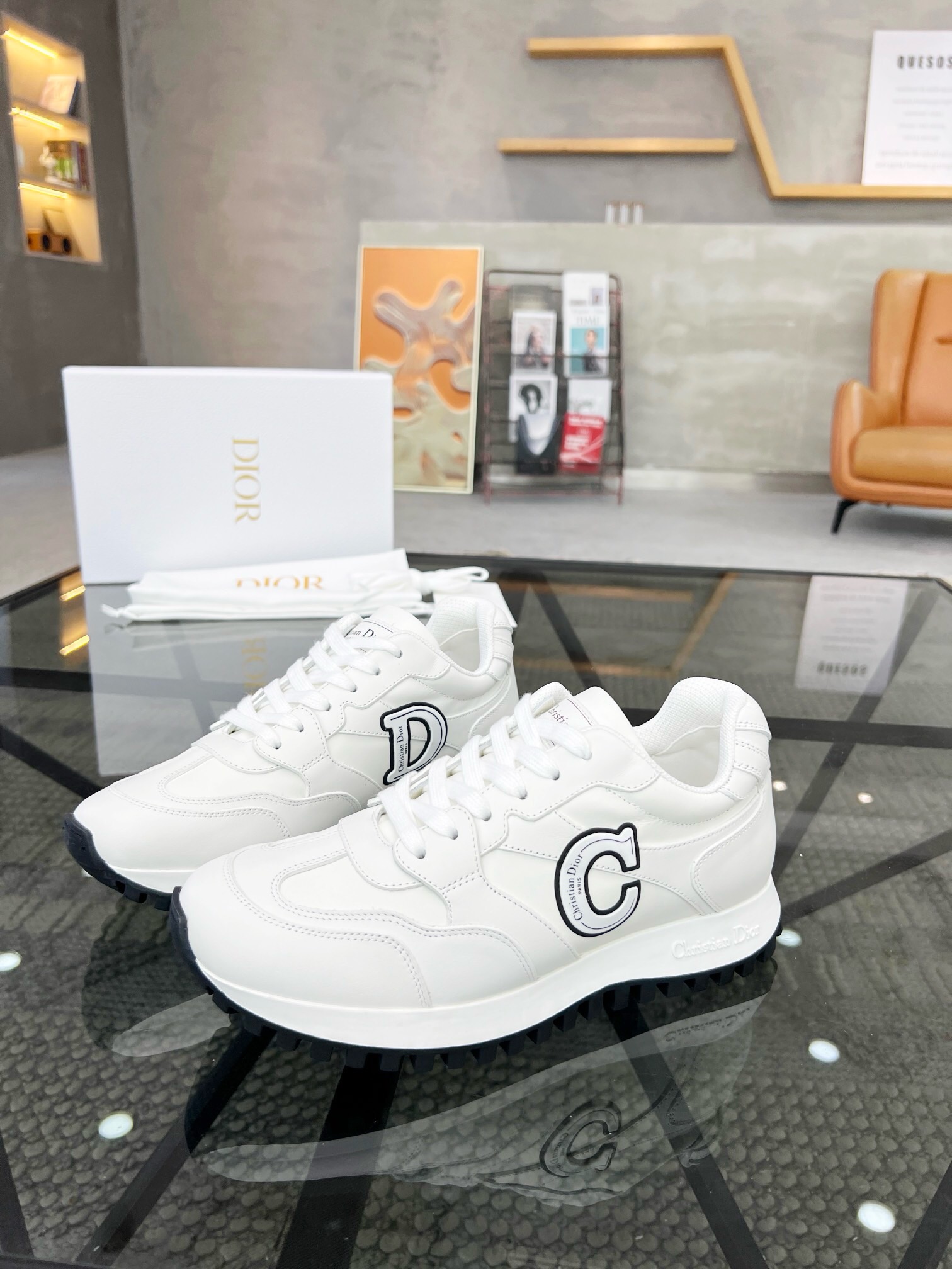 NO:217611,Brand Dior color original color matching, code number 35-44 customized 45 price Material Dior new casual shoes!  The stylish layout details are impeccable using cowhide with mesh splicing to make comfortable and sweat-absorbing cowhide feet feel comfortable and superior quality, Dior casual shoes, dior, dior, cowhide19860909品牌Dior 颜色原版配色 码数35-44定做45 价格 材质迪奥新款休闲鞋！时尚潮流的版面细节无可挑剔采用牛皮搭配网布拼接制作舒适吸汗的牛皮垫脚脚感舒适品质优越,Dior休闲鞋,dior,dior,cowhide,Men's shoes