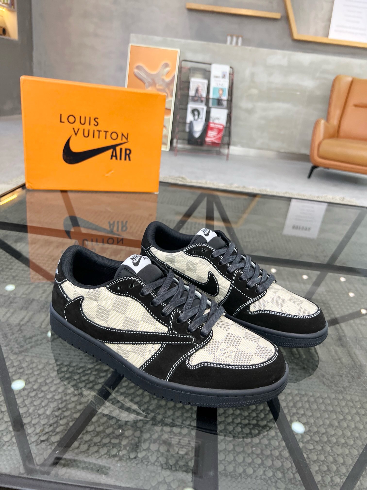 NO:219380,Brand LV·NiKe color original color matching, code number 38-44 customized 45.46 price Material Louis Vuitton·Nike new casual shoes!  The Louis Vuitton x x Nike co-branded model basically continues the style of THE TEN. The visual effects of the Swoosh car line and shoe tongue label are quite familiar, and they have both fashion and trendy attributes!  The upper is made of original material and original rubber outsole. Welcome to compare, Louis Vuitton, louis vuitton, louis vuitton, louis vuitton, stuart weitzman19860909品牌LV·NiKe 颜色原版配色 码数38-44定做45.46 价格 材质路易威登·耐克新品休闲鞋！Louis Vuitton x x Nike 联名款,设计思路基本上是延续 THE TEN 的风格,Swoosh 车线、鞋舌标签视觉效果相当熟悉,兼具时尚与潮流属性！鞋面采用原版材质,原版橡胶大底 欢迎对比,路易威登,louis vuitton,louis vuitton,louis vuitton,stuart weitzman,Men's shoes