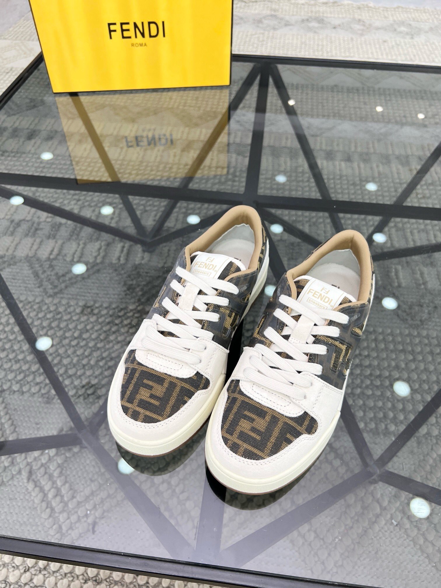 NO:219377,Brand FENDI Color original color matching Number of 35-45 couples price Material new Fendi style boutique casual shoes Top purchasing agent men's super popular hot counter new original configuration, Italian imported original cowhide, classic appearance of male god domineering, imported mesh cloth inner mat, breathable and comfortable Sole original special supply original sole super comfortable, original order goods High quality, Fendi casual shoes, fendi, fendi, cowhide19860909品牌FENDI 颜色原版配色 码数35-45情侣款 价格 材质芬迪新款 精品休闲鞋 顶级代购男士超人气爆款专柜新款 原厂配置、意大利进口原版牛皮,经典的外观男神霸气,进口网布内里垫,透气舒适 鞋底原厂特供原版底超级舒适,原厂跟单货 高品质,芬迪休闲鞋,fendi,fendi,cowhide,Men's shoes