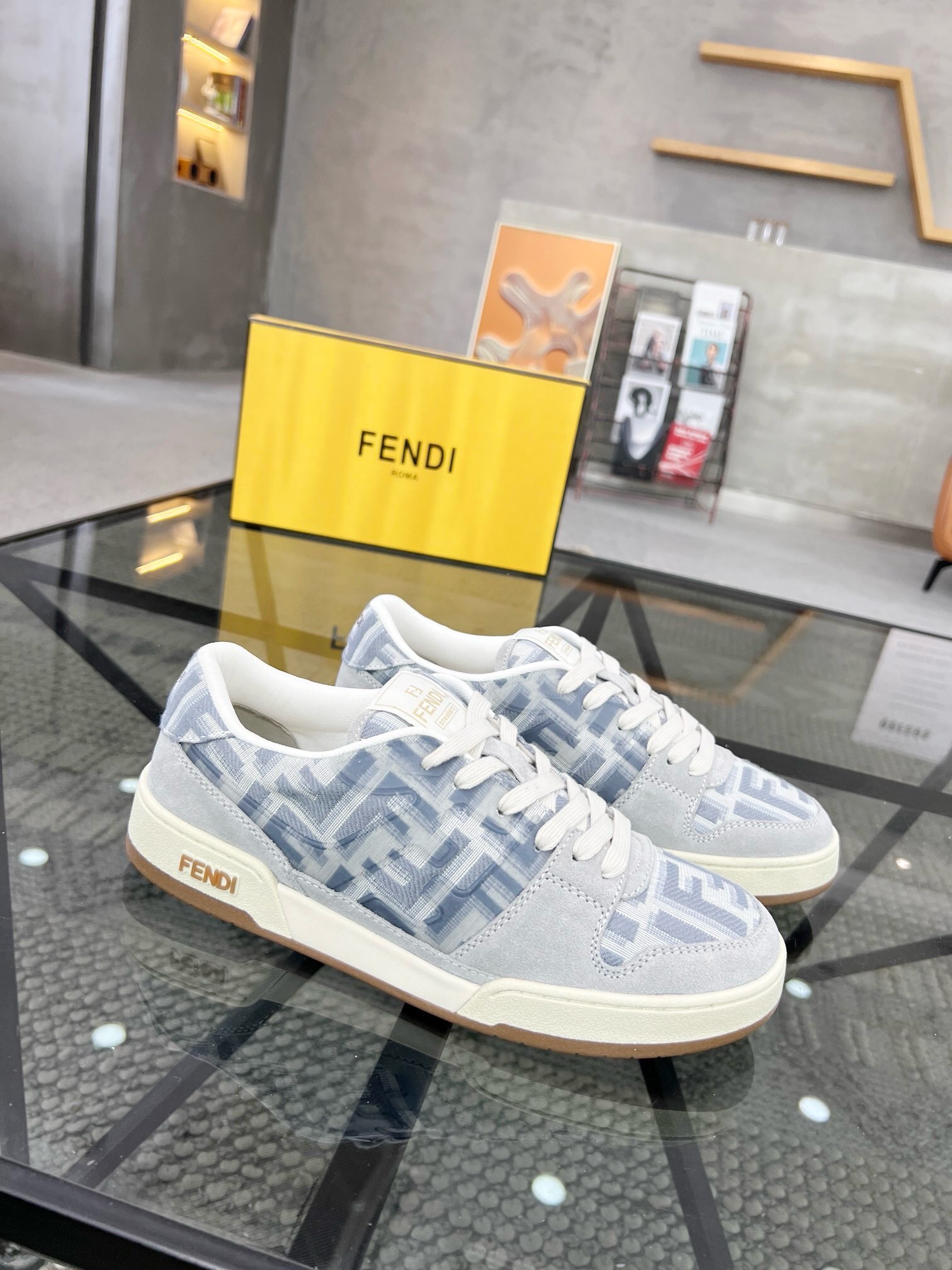 NO:217617,Brand FENDI Color original color matching Number of 35-45 couples price Material new Fendi style boutique casual shoes Top purchasing agent men's super popular hot counter new original configuration, Italian imported original cowhide, classic appearance of male god domineering, imported mesh cloth inner mat, breathable and comfortable Sole original special supply original sole super comfortable, original order goods High quality, Fendi casual shoes, fendi, fendi, cowhide19860909品牌FENDI 颜色原版配色 码数35-45情侣款 价格 材质芬迪新款 精品休闲鞋 顶级代购男士超人气爆款专柜新款 原厂配置、意大利进口原版牛皮,经典的外观男神霸气,进口网布内里垫,透气舒适 鞋底原厂特供原版底超级舒适,原厂跟单货 高品质,芬迪休闲鞋,fendi,fendi,cowhide,Men's shoes