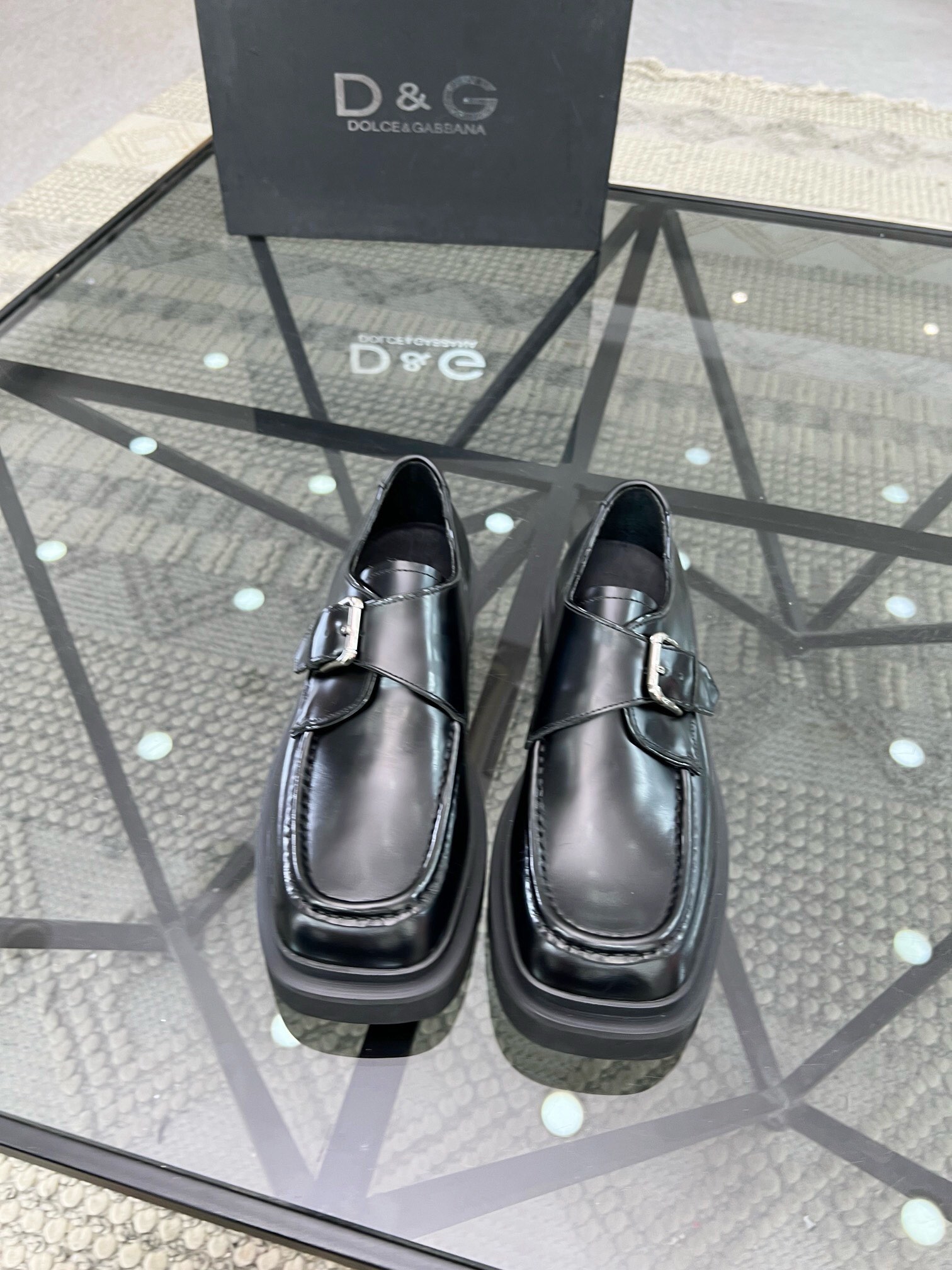 NO:219364,Brand D&G color original color matching 39-44 custom made 38.45. Price Material Dolce & Gabbana/New Calfskin Mocasin Shoes Bernini Series Mocasin Shoes, embellished with new metal signs. Made of Mino Calfskin, original combination rubber outsole, retro and shiny texture complement each other, releasing contemporary exquisite charm., Dolce & Gabbana leather shoes, Dolce & Gabbana, Dolce & Gabbana, Dolce & Gabbana, cowhide19860909品牌D&G 颜色原版配色 码数39-44定做38.45. 价格 材质杜嘉班纳Dolce & Gabbana/新款小牛皮莫卡辛鞋 Bernini 系列莫卡辛鞋,点缀全新金属标牌.采用 Mino 小牛皮制成,原版组合橡胶大底 复古与亮泽质感相得益彰,释放当代考究魅力.,杜嘉班纳皮鞋,Dolce&Gabbana,Dolce&Gabbana,Dolce&Gabbana,cowhide,Men's shoes
