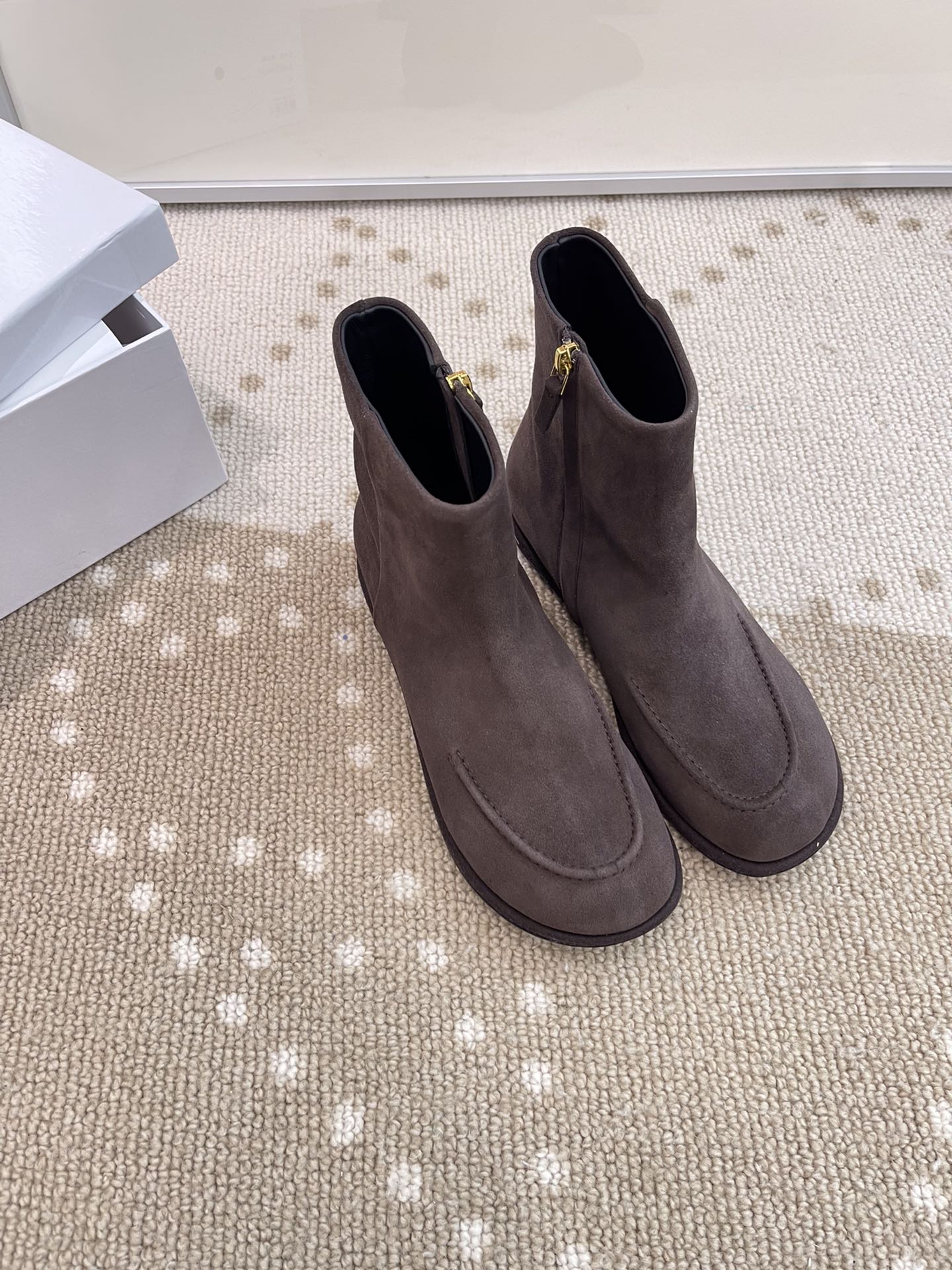 We provide Top Cheap AAA
 The Row Short Boots Sheepskin