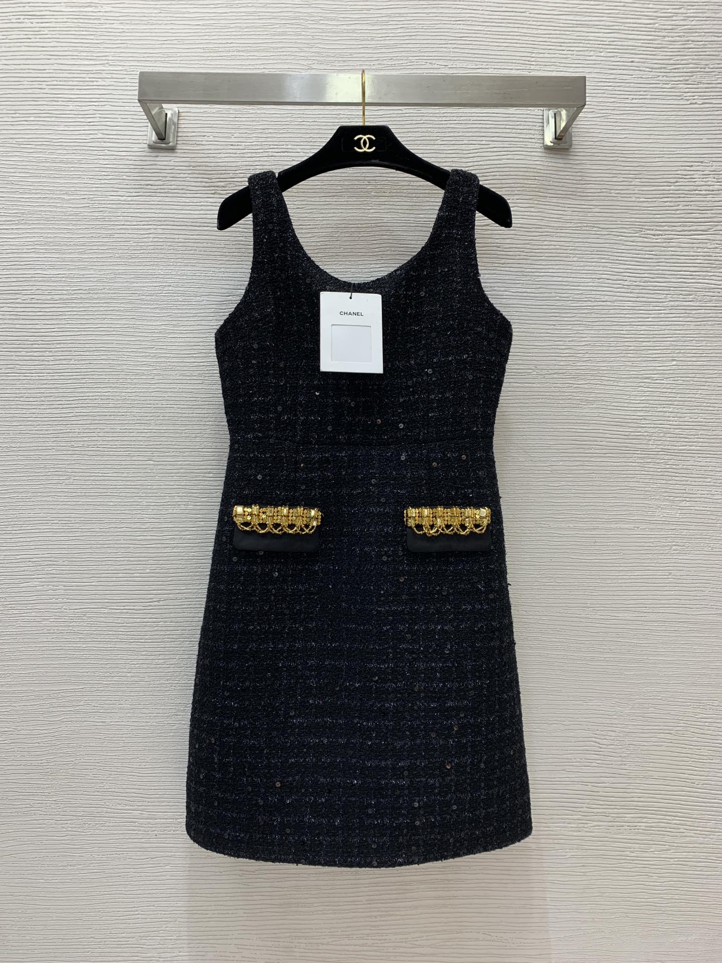 NO:316201,Model number G24111171 Chane* new high-end custom luxury beaded sequin edge decorative gold button round neck thick tweed sleeveless vest dress!  Black, (M size bust 86~90, waist 72, skirt length 89), chanel, skirt 8, alexander wang19860909款号G24111171 Chane*新款高端定制奢华钉珠亮片边装饰金扣圆领粗花呢无袖背心连衣裙！黑色,（M码胸围86～90,腰围72,裙长89）,,chanel,skirts,alexander wang,Women's clothing
