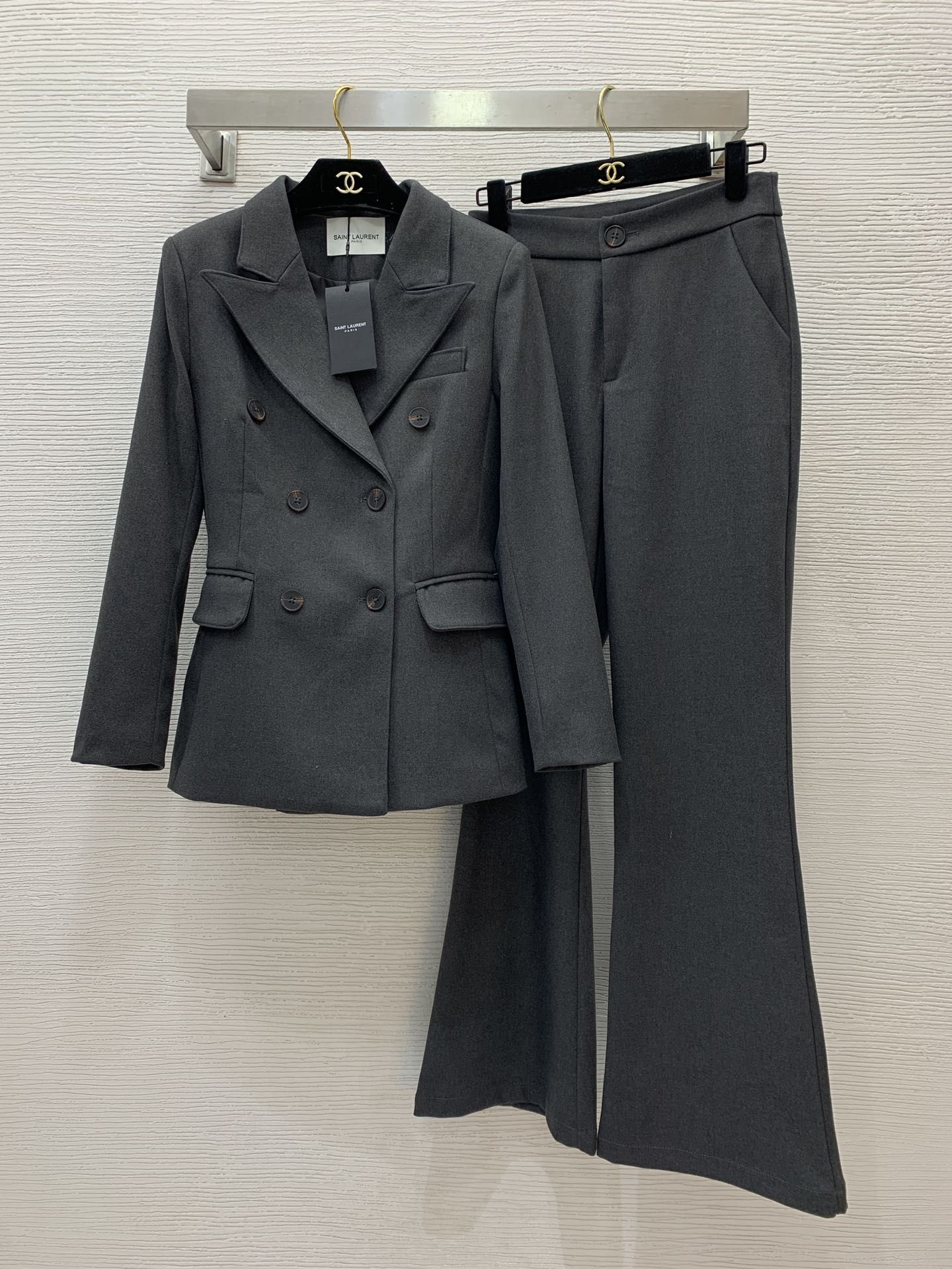 Yves Saint Laurent Ropa Abrigos y chaquetas Pantalones Trajes de dos piezas y conjuntos a juego Gris Colección otoño – invierno