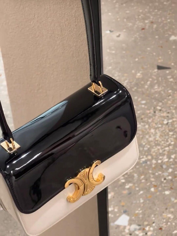 NO:184627,Black and white are classic contrasting colors in the century. Black and white coexist. The beauty of visual impact will never fade!  ,Celine,celine19860909黑白拼世纪经典撞色 黑白共存 视觉冲击的美感永不褪色！,赛琳,celine,Bag