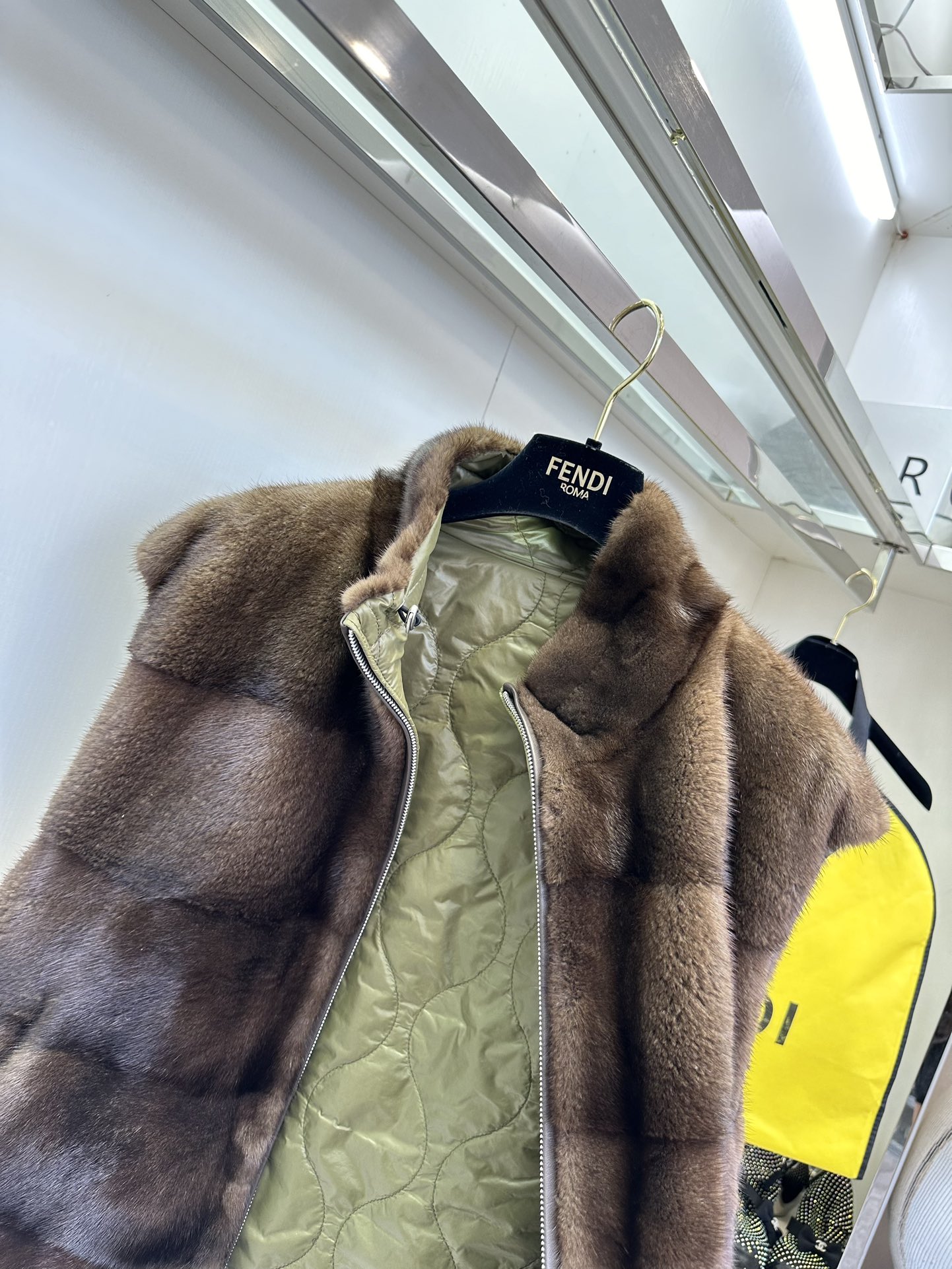 Luxurious Copenhagen-Class Purple Mink Suit with High-Collar Vest Design - 图片 8