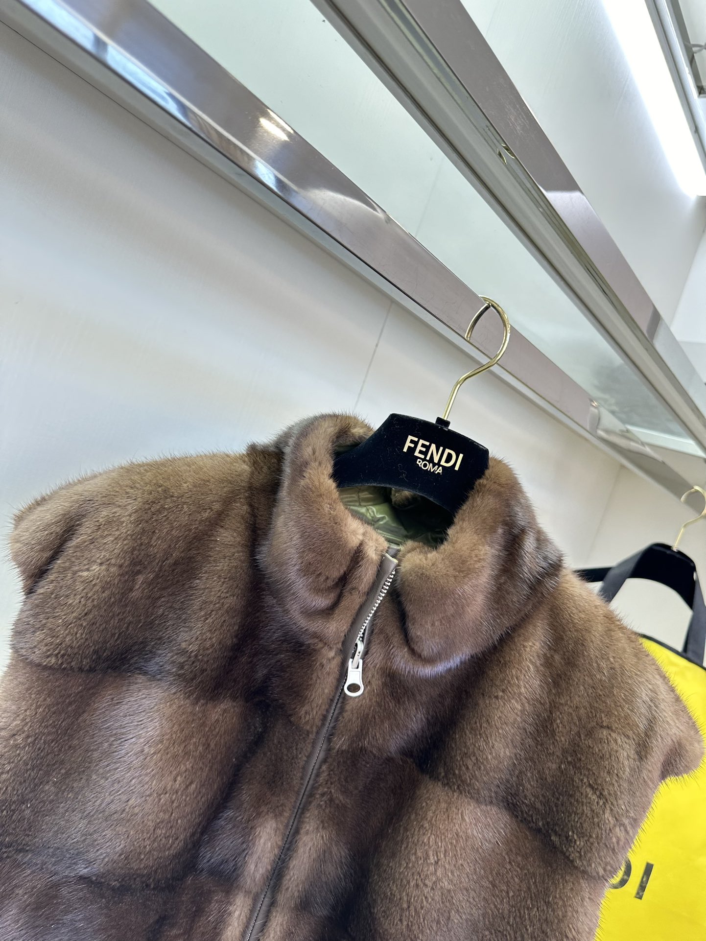 Luxurious Copenhagen-Class Purple Mink Suit with High-Collar Vest Design - 图片 5