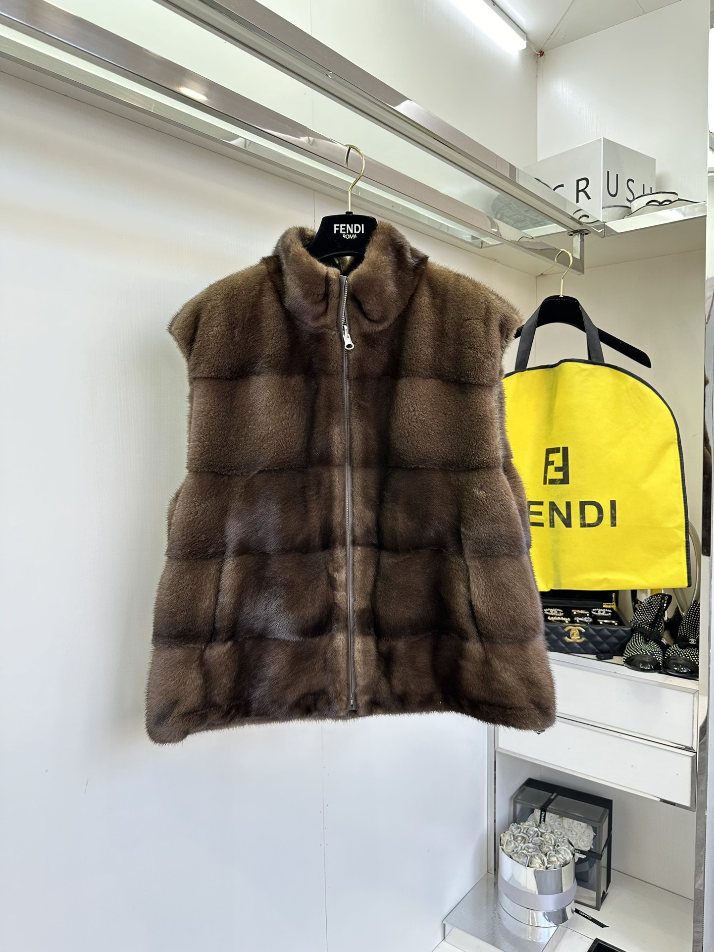 Luxurious Copenhagen-Class Purple Mink Suit with High-Collar Vest Design
