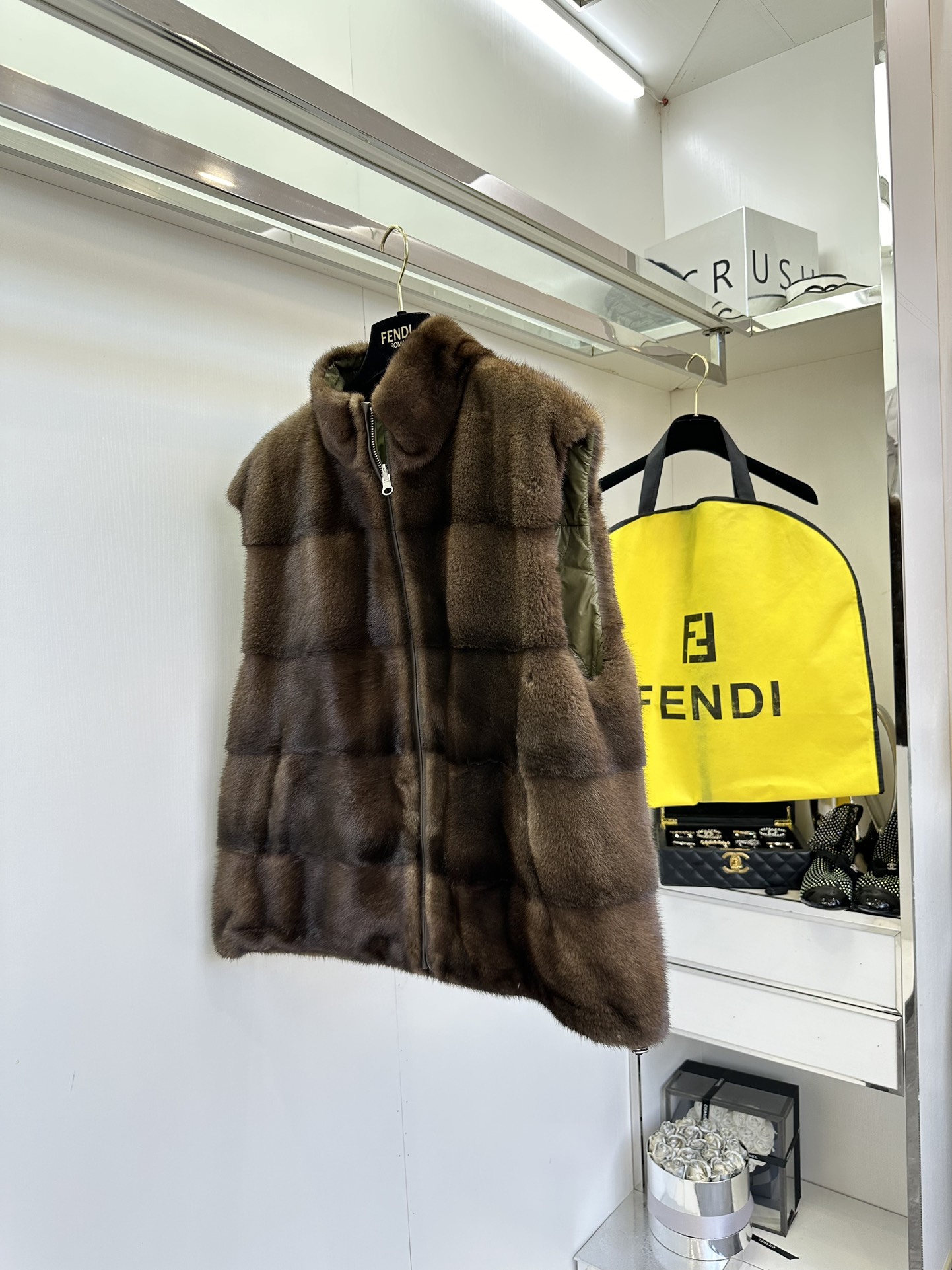 Luxurious Copenhagen-Class Purple Mink Suit with High-Collar Vest Design - 图片 3
