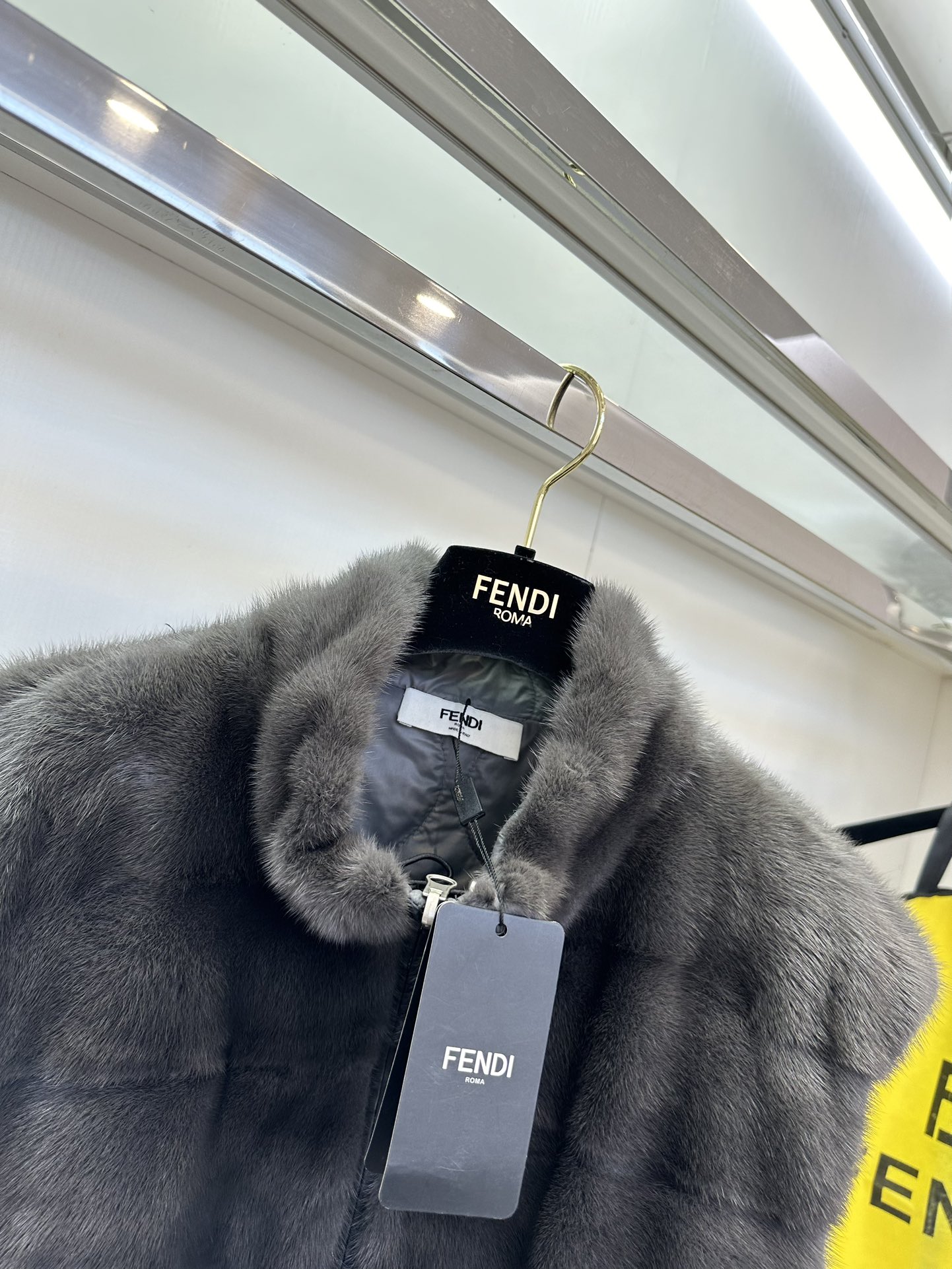 Luxurious Copenhagen-Class Purple Mink Suit with High-Collar Vest Design - 图片 9