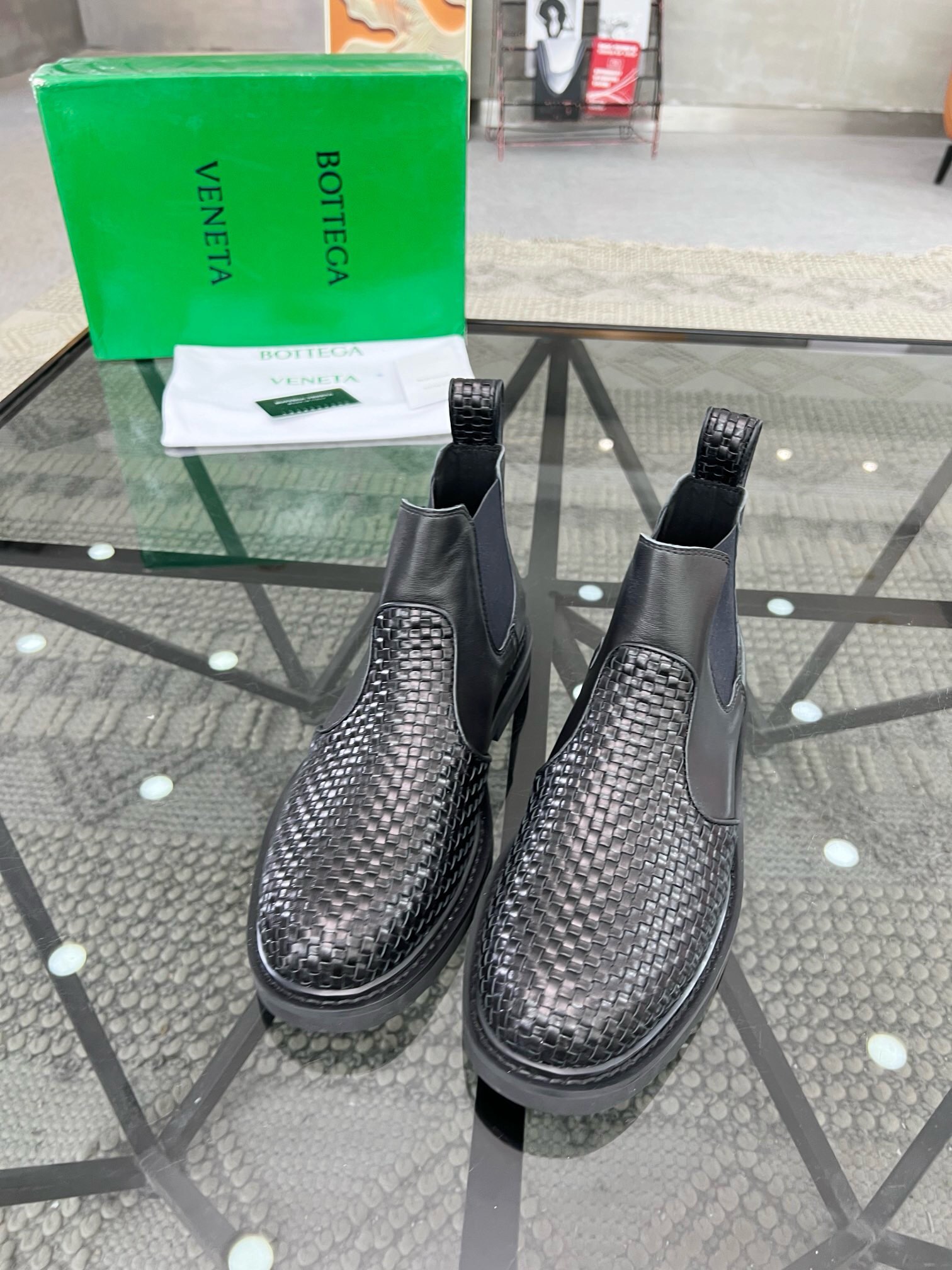 NO:219395,Brand BOTTEGA VENETA color original color matching code number 39-44 customized 38.45 price material Bottega new style business men's boots!  Quality please see the details Classic simple design rigorously made fine upper imported cowhide hand-woven to create a fashionable headline cowhide inner foot fashionable atmospheric rubber sole wear-resistant non-slip high quality worth owning, BV leather shoes, bottega veneta, bottega veneta, boots, cowhide19860909品牌BOTTEGA VENETA 颜色原版配色 码数39-44定做38.45 价格 材质宝缇嘉新款 商务 男靴！质量请看细节经典简约设计做工严谨精细鞋面进口牛皮手工双层编织制作打造出时尚头条牛皮内里上脚时尚大气橡胶大底 耐磨 防滑 高品质 值得拥有,BV皮鞋,bottega veneta,bottega veneta,boots,cowhide,Men's shoes