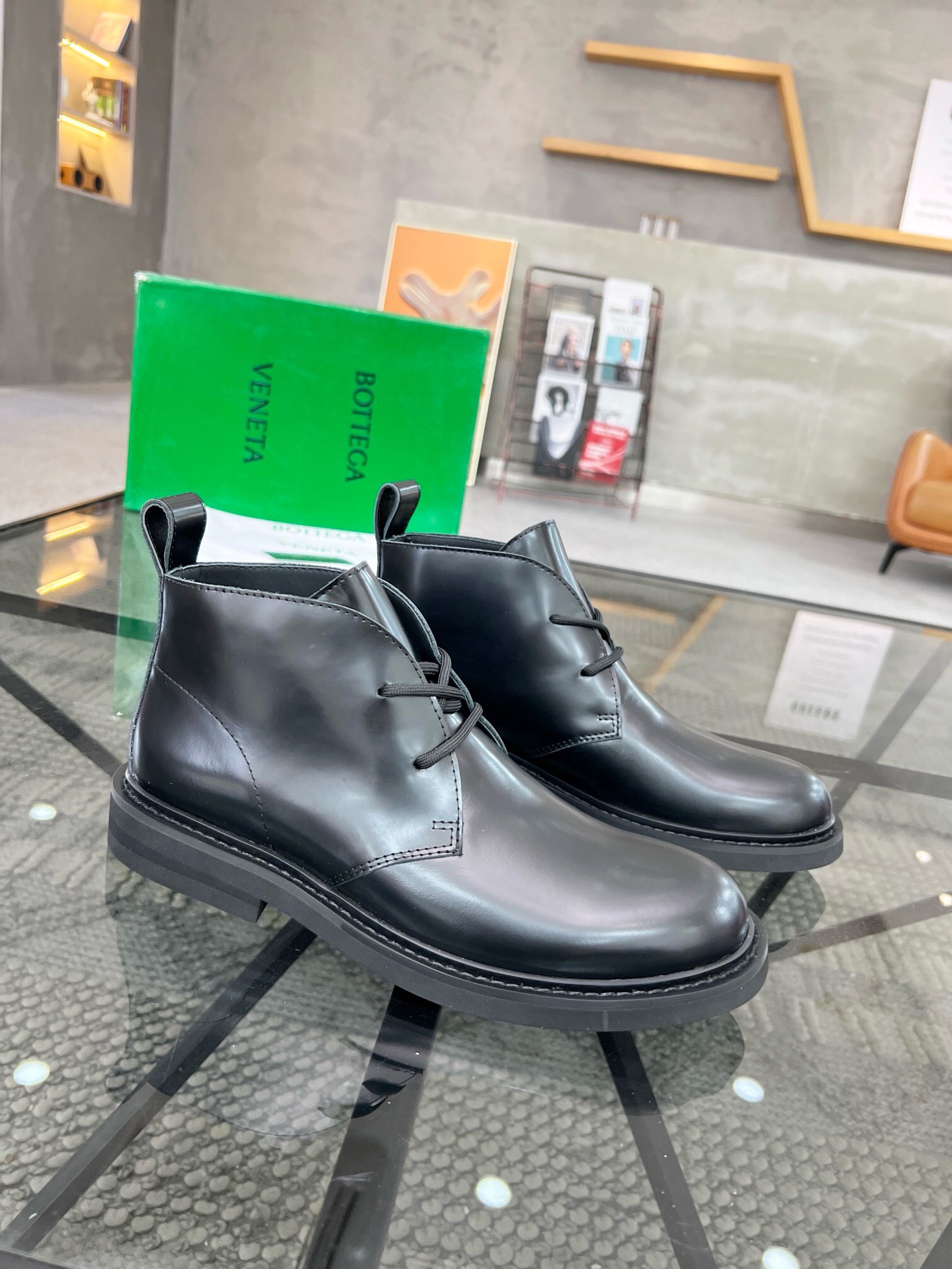 NO:219382,Brand BOTTEGA VENETA color original color matching code number 39-44 customized 38.45 price material Bottega new style business men's boots!  Quality please see the details Classic simple design rigorously made fine upper imported cowhide hand-woven to create a fashionable headline cowhide inner foot fashionable atmospheric rubber sole wear-resistant non-slip high quality worth owning, BV leather shoes, bottega veneta, bottega veneta, boots, cowhide19860909品牌BOTTEGA VENETA 颜色原版配色 码数39-44定做38.45 价格 材质宝缇嘉新款 商务 男靴！质量请看细节经典简约设计做工严谨精细鞋面进口牛皮手工双层编织制作打造出时尚头条牛皮内里上脚时尚大气橡胶大底 耐磨 防滑 高品质 值得拥有,BV皮鞋,bottega veneta,bottega veneta,boots,cowhide,Men's shoes