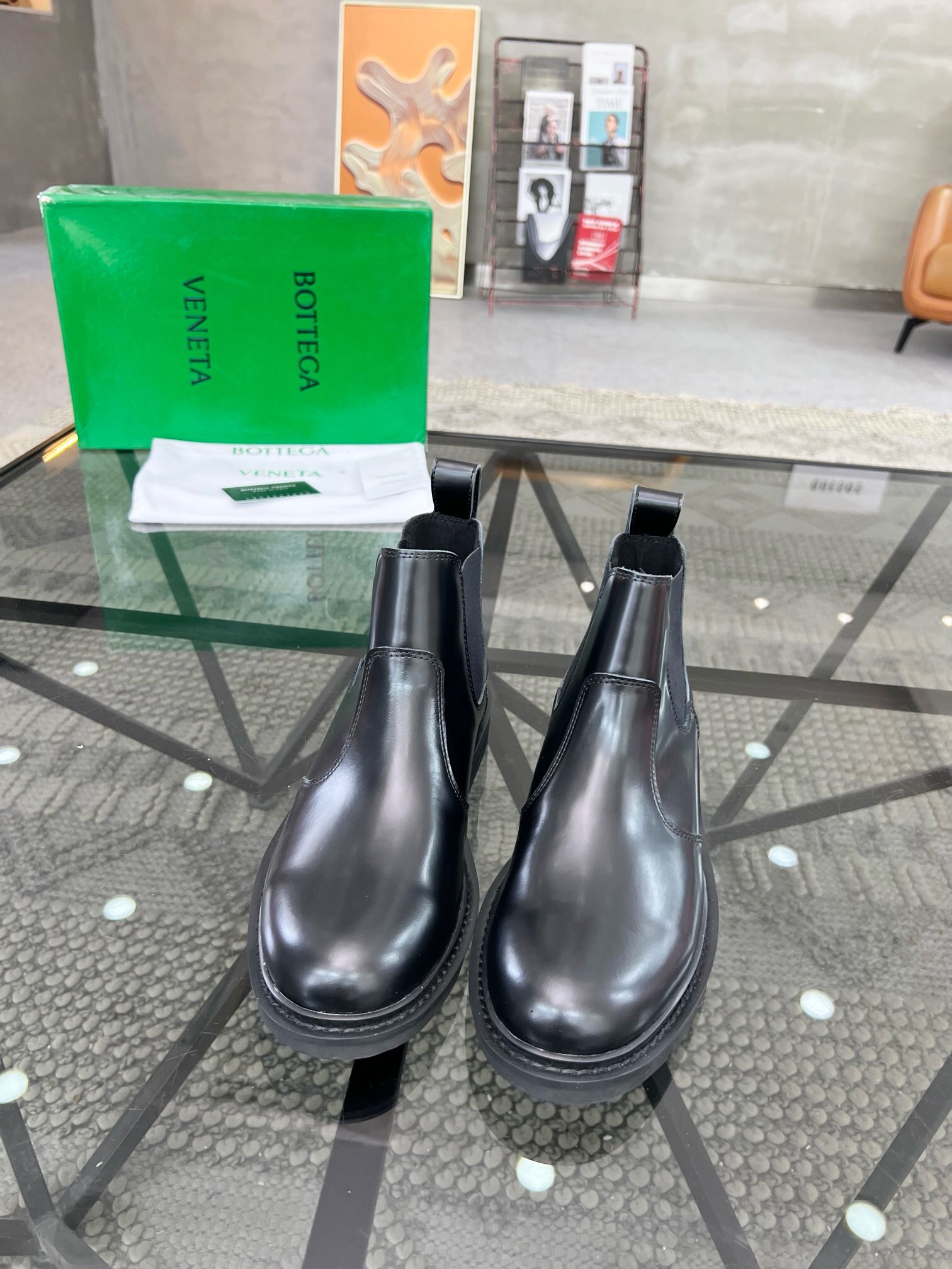 NO:217651,Brand BOTTEGA VENETA color original color matching code number 39-44 customized 38.45 price material Bottega new style business men's boots!  Quality please see the details Classic simple design rigorously made fine upper imported cowhide hand-woven to create a fashionable headline cowhide inner foot fashionable atmospheric rubber sole wear-resistant non-slip high quality worth owning, BV leather shoes, bottega veneta, bottega veneta, boots, cowhide19860909品牌BOTTEGA VENETA 颜色原版配色 码数39-44定做38.45 价格 材质宝缇嘉新款 商务 男靴！质量请看细节经典简约设计做工严谨精细鞋面进口牛皮手工双层编织制作打造出时尚头条牛皮内里上脚时尚大气橡胶大底 耐磨 防滑 高品质 值得拥有,BV皮鞋,bottega veneta,bottega veneta,boots,cowhide,Men's shoes