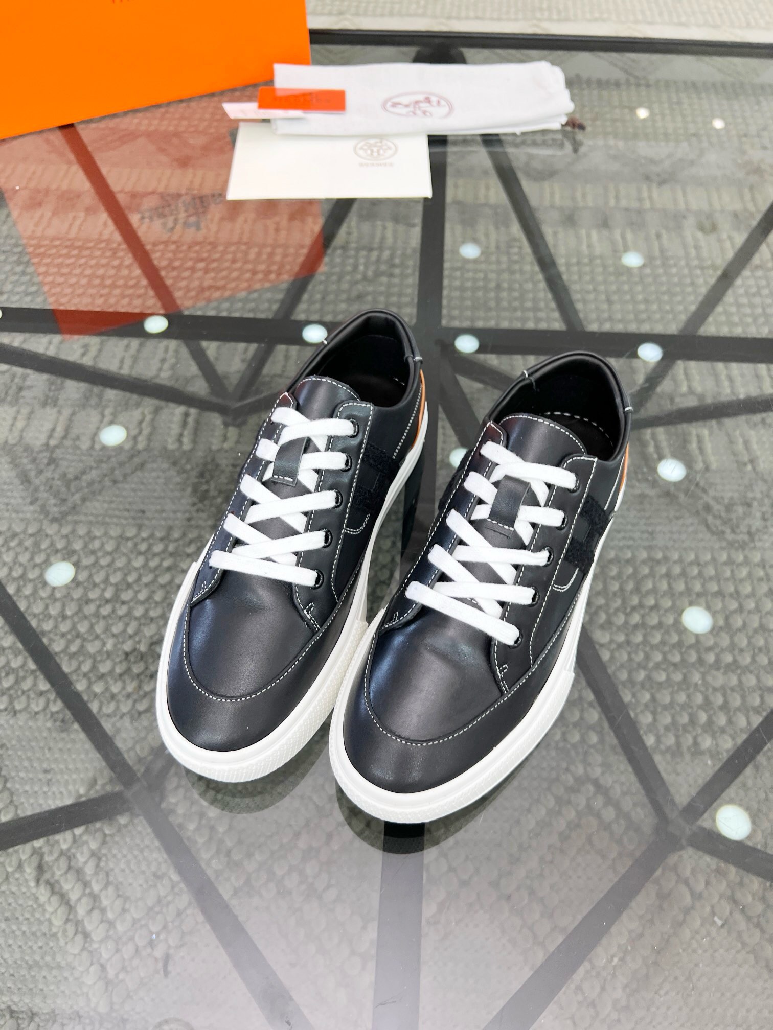 NO:219410,Brand HERMES original color matching, size 38-44 custom made 45 price, material Hermes new style, boutique casual shoes, upper cowhide, creating full cowhide footbed cowhide inner style, dynamic original, Hermes comfortable sole, simple and generous sports and leisure, Hermes casual shoes, hermes, hermes, cowhide19860909品牌HERMES 颜色原版配色 码数38-44定做45 价格 材质爱马仕新款 精品 休闲鞋 鞋面牛皮打造全牛皮垫脚牛皮内里版型时尚 动感十足原版 爱马仕舒适大底 简洁大方运动休闲,爱马仕 休闲鞋,hermes,hermes,cowhide,Men's shoes