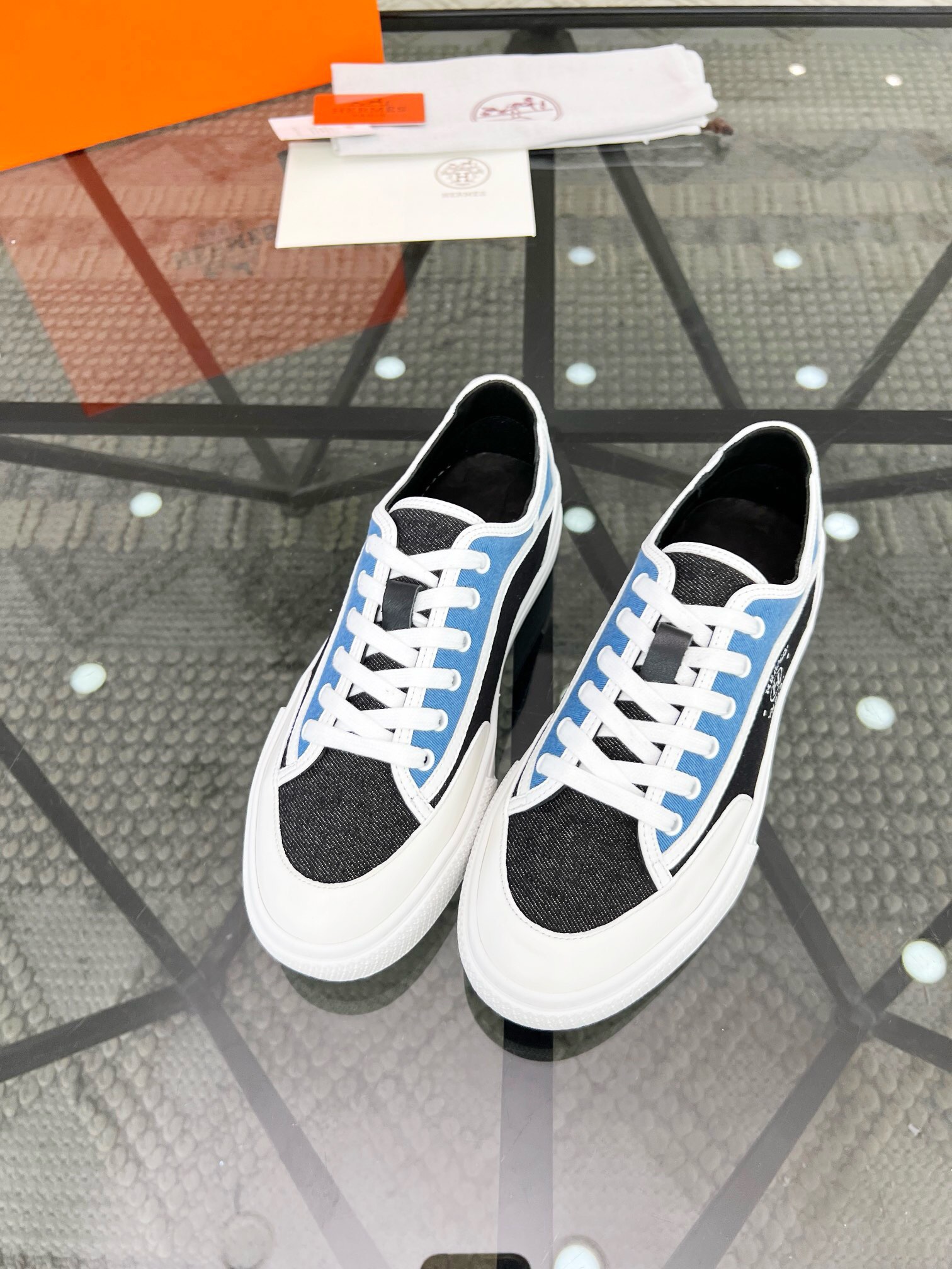 NO:217625,Brand HERMES original color matching, size 38-44 custom made 45 price, material Hermes new style, boutique casual shoes, upper cowhide, creating full cowhide footbed cowhide inner style, dynamic original, Hermes comfortable sole, simple and generous sports and leisure, Hermes casual shoes, hermes, hermes, cowhide19860909品牌HERMES 颜色原版配色 码数38-44定做45 价格 材质爱马仕新款 精品 休闲鞋 鞋面牛皮打造全牛皮垫脚牛皮内里版型时尚 动感十足原版 爱马仕舒适大底 简洁大方运动休闲,爱马仕 休闲鞋,hermes,hermes,cowhide,Men's shoes