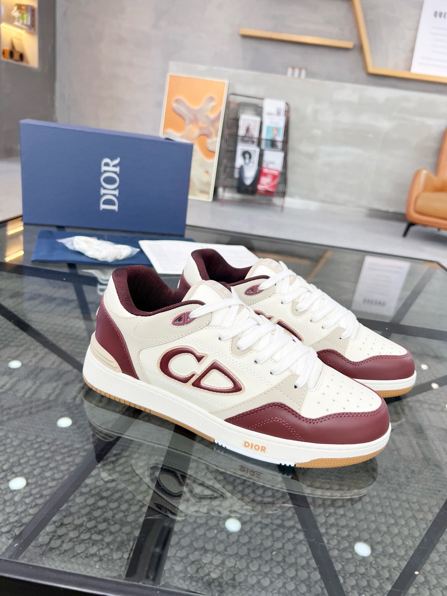 NO:217630,Brand DIOR color original color matching, code number 38-45 customized 46.47 price Material Dior B57 counter new autumn and winter joint-branded men's casual shoes!  D-home men's boots combine exquisite craftsmanship and elegant temperament, making them an ideal item for creating casual styles, printed splicing. The boots are decorated with decorative laces, durable rubber concave soles, reinforced heels and toe, and the sides are decorated with Dior AND SHAWN logo patches!  A must-have item for autumn and winter, buy fashionable essence quickly!  ,Dior casual shoes,dior,dior,dior,boots19860909品牌DIOR 颜色原版配色 码数38-45定做46.47 价格 材质迪奥B57专柜新品秋冬联名款男士休闲鞋！D家男装靴子将精湛工艺与优雅气质合二为一,是打造休闲造型的理想单品,印花拼接.靴子采用装饰性鞋带,采用耐穿的橡胶凹凸鞋底及加强型鞋跟和鞋头,侧面饰以 Dior AND SHAWN 标志补丁装饰！秋冬必备单品,时髦精快快入手吧！,Dior休闲鞋,dior,dior,dior,boots,Men's shoes