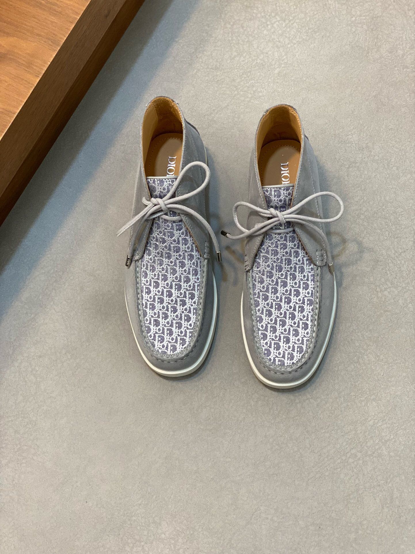 NO:217653,Brand Dior color original color matching code number 39-44 customized 38.45.46 Price Material Dior high-top men's boots The same style of the counter is preferred cowhide head layer cowhide inner cowhide foot pad style atmospheric footwear, perfect footwork, perfect streamlined high quality workmanship 1:1 accurate reproduction purely handmade to create a comfortable wearing experience Original rubber sole, DIOR men's boots, dior, dior, boots, cowhide19860909品牌Dior 颜色原版配色 码数39-44订做38.45.46 价格 材质迪奥高帮男靴 专柜同款优选牛皮头层牛皮内里牛皮垫脚版型大气上脚超有气质完美的流线高品质做工1:1精准复刻 纯手工打造舒适的穿着体验原版橡胶大底,DIOR男靴,dior,dior,boots,cowhide,Men's shoes