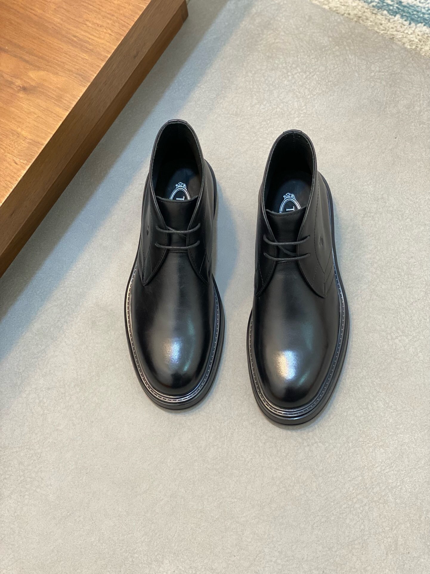 NO:219427,Brand TOD'S color original color matching 39-44 customized 38.45 Price Material Todds men's new high-top casual shoes with top layer cowhide leather with strong texture   cowhide inner comfortable and breathable   original mold opening custom rubber outsole market highest quality, TOD'S men's boots, Tod's, boots, cowhide19860909品牌TOD'S 颜色原版配色 码数39-44订做38.45 价格 材质托德斯男士 新款 高帮 休闲鞋 采用头层牛皮皮质感极强 牛皮内里 舒适透气 原版 开模 定制 橡胶大底市场最高品质,TOD‘S男靴,Tod's,boots,cowhide,Men's shoes