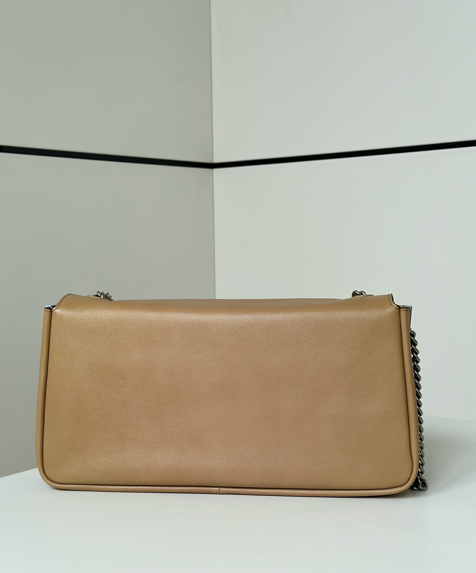 Fendi Baguette Chain Large Handbag in Soft Calfskin Leather, Brown Suede Interior 4 i1731146605 8579 2