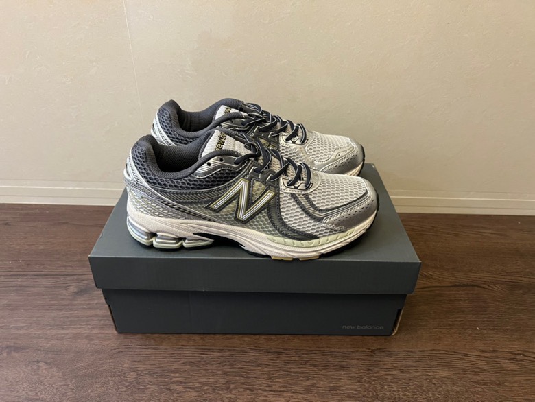 原130 现特价得 NEW BALANCE NB860休闲跑步鞋