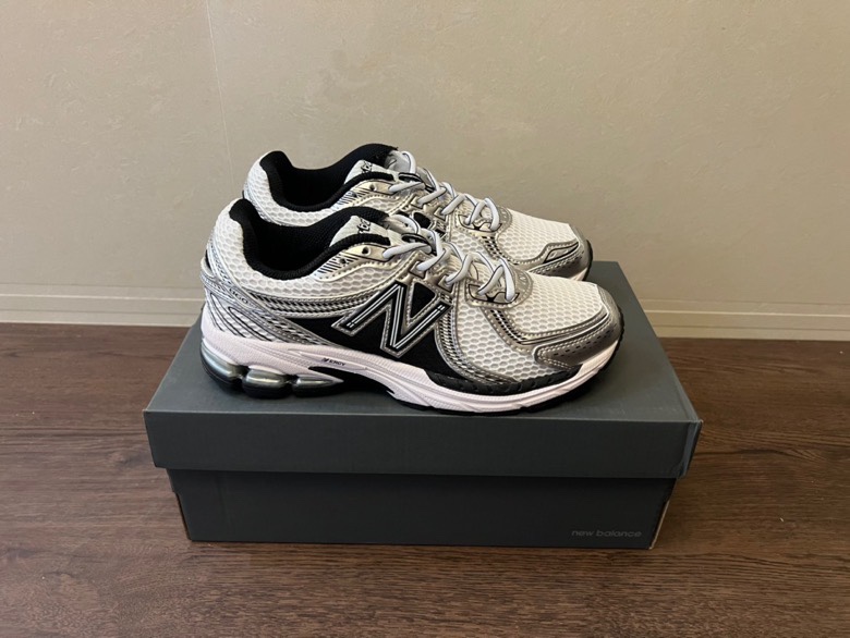 原130 现特价得 NEW BALANCE NB860休闲跑步鞋