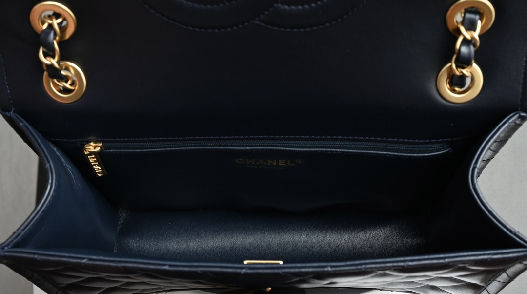 白金版▪️正品级 包装如图𝐂𝐡𝐚𝐧𝐞𝟏新品𝟐𝟒𝐊 豆腐包 大号 宝蓝色专柜货售价𝟺𝟾𝟾𝟹𝟶𝗋𝗆𝖻购入～全