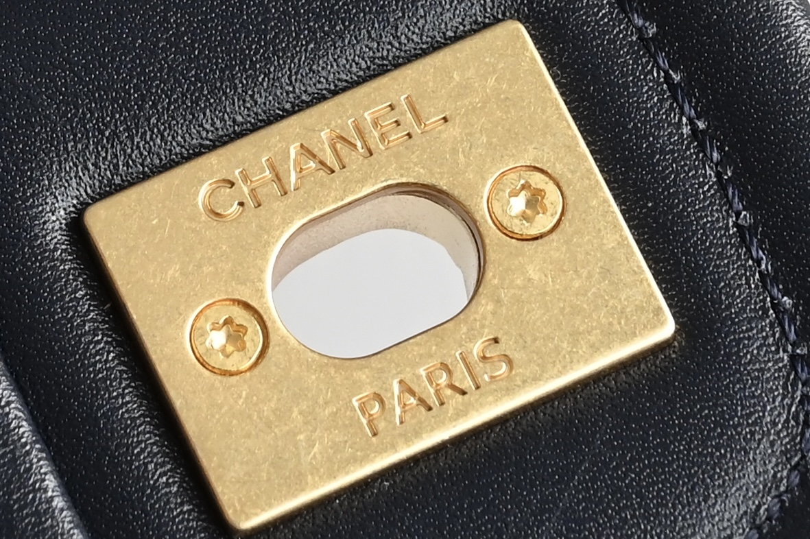 白金版▪️正品级 包装如图𝐂𝐡𝐚𝐧𝐞𝟏新品𝟐𝟒𝐊 豆腐包 大号 宝蓝色专柜货售价𝟺𝟾𝟾𝟹𝟶𝗋𝗆𝖻购入～全