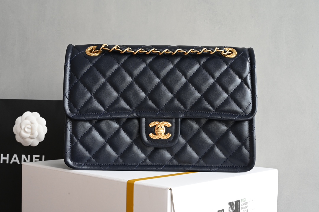 白金版▪️正品级 包装如图𝐂𝐡𝐚𝐧𝐞𝟏新品𝟐𝟒𝐊 豆腐包 大号 宝蓝色专柜货售价𝟺𝟾𝟾𝟹𝟶𝗋𝗆𝖻购入～全