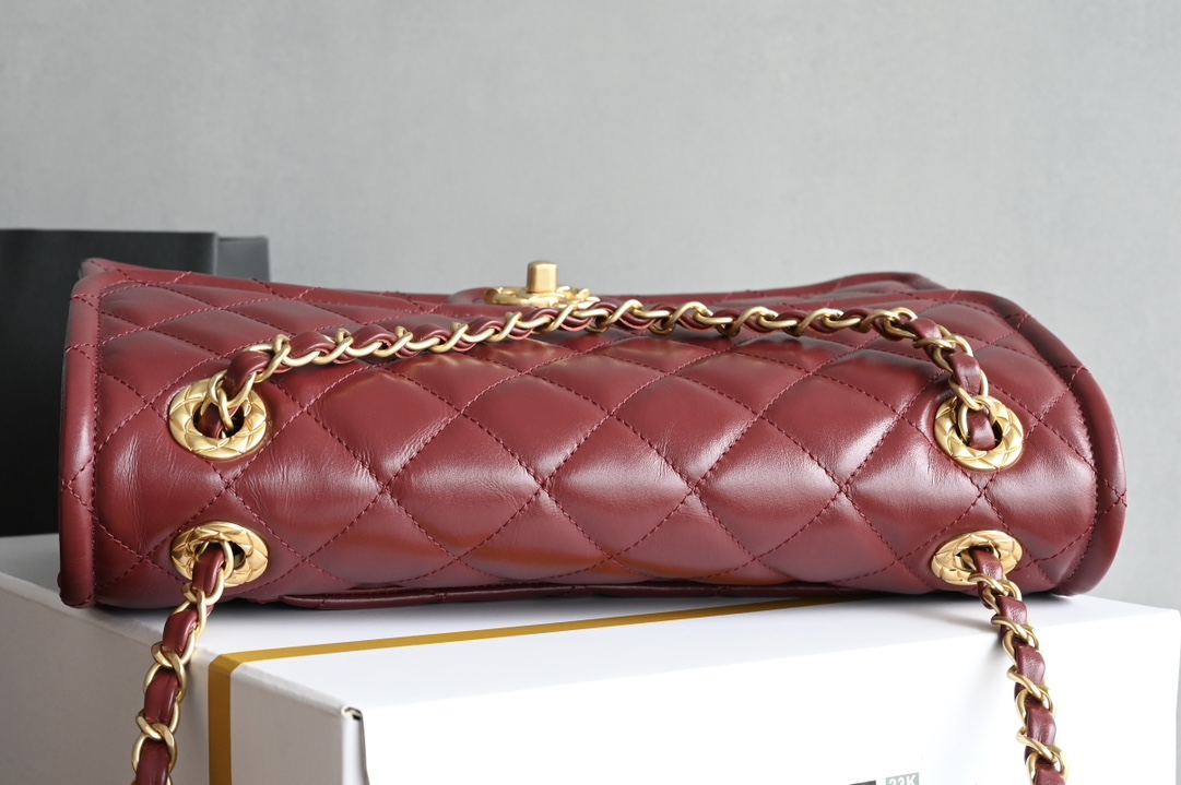 白金版▪️正品级 包装如图𝐂𝐡𝐚𝐧𝐞𝟏新品𝟐𝟒𝐊 豆腐包 大号 酒红色专柜货售价𝟺𝟾𝟾𝟹𝟶𝗋𝗆𝖻购入～全