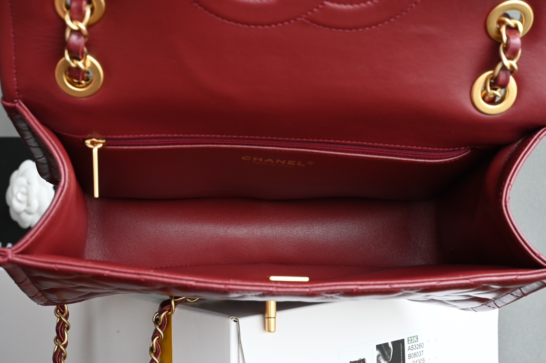 白金版▪️正品级 包装如图𝐂𝐡𝐚𝐧𝐞𝟏新品𝟐𝟒𝐊 豆腐包 大号 酒红色专柜货售价𝟺𝟾𝟾𝟹𝟶𝗋𝗆𝖻购入～全