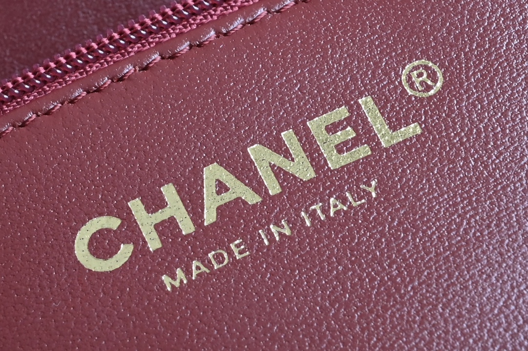 白金版▪️正品级 包装如图𝐂𝐡𝐚𝐧𝐞𝟏新品𝟐𝟒𝐊 豆腐包 大号 酒红色专柜货售价𝟺𝟾𝟾𝟹𝟶𝗋𝗆𝖻购入～全