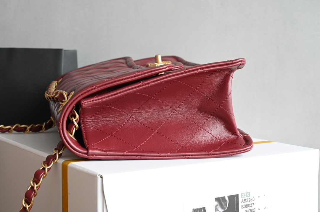 白金版▪️正品级 包装如图𝐂𝐡𝐚𝐧𝐞𝟏新品𝟐𝟒𝐊 豆腐包 大号 酒红色专柜货售价𝟺𝟾𝟾𝟹𝟶𝗋𝗆𝖻购入～全