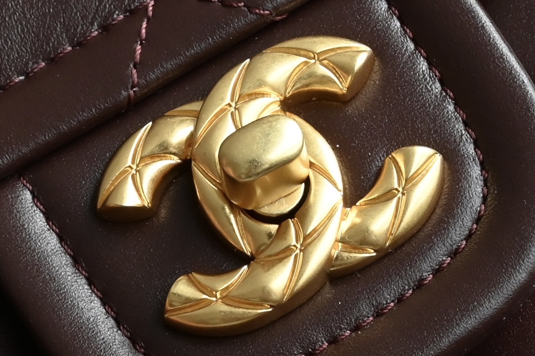 🌼白金版▪️正品级 包装如图𝐂𝐡𝐚𝐧𝐞𝟏新品𝟐𝟒𝐊 豆腐包 大号 红棕专柜货售价𝟺𝟾𝟾𝟹𝟶𝗋𝗆𝖻购入～全