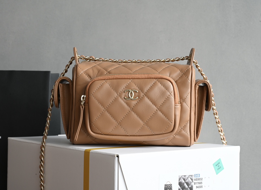 白金版▪️正品级 包装如图𝐂𝐡𝐚𝐧𝐞𝟏 𝟐𝟒𝐊 相机包 小号 焦糖专柜售价𝟦𝟦𝟧𝟢𝟢𝗋𝗆𝖻购入开发〰️皮