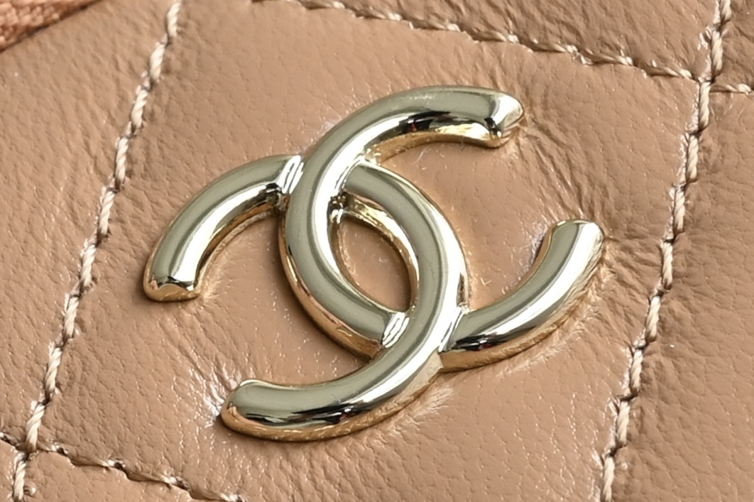 白金版▪️正品级 包装如图𝐂𝐡𝐚𝐧𝐞𝟏 𝟐𝟒𝐊 相机包 小号 焦糖专柜售价𝟦𝟦𝟧𝟢𝟢𝗋𝗆𝖻购入开发〰️皮