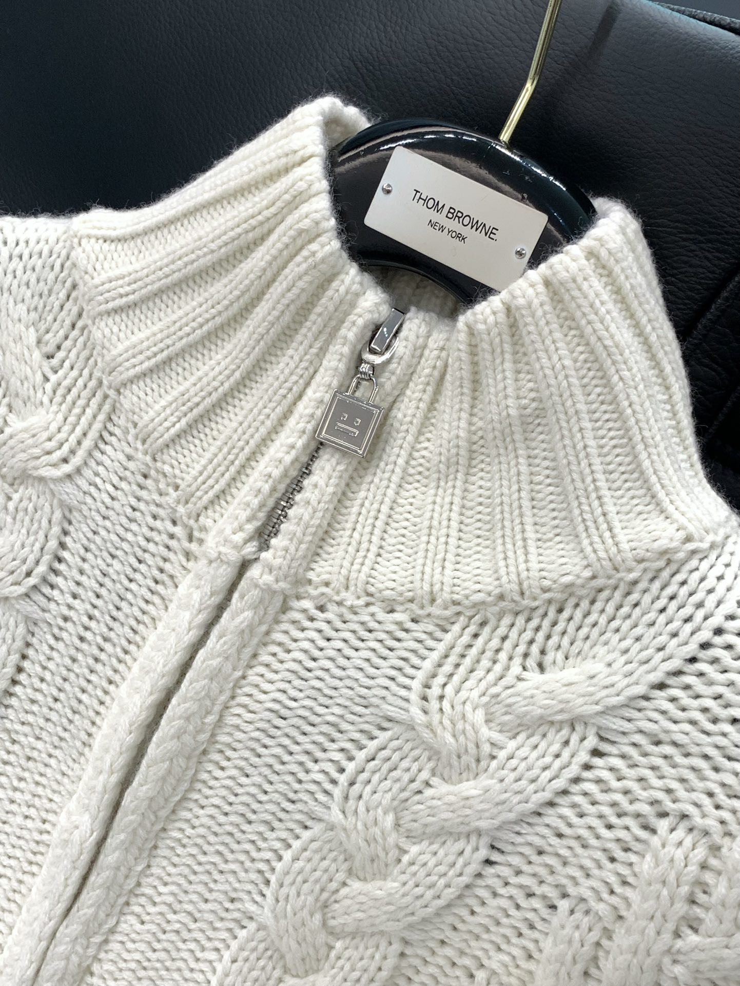 ，，LP(Loro Piana )，秋冬最新品，专柜同步有售，原单狠货，时尚休闲开衫毛衣，采用进口原版面