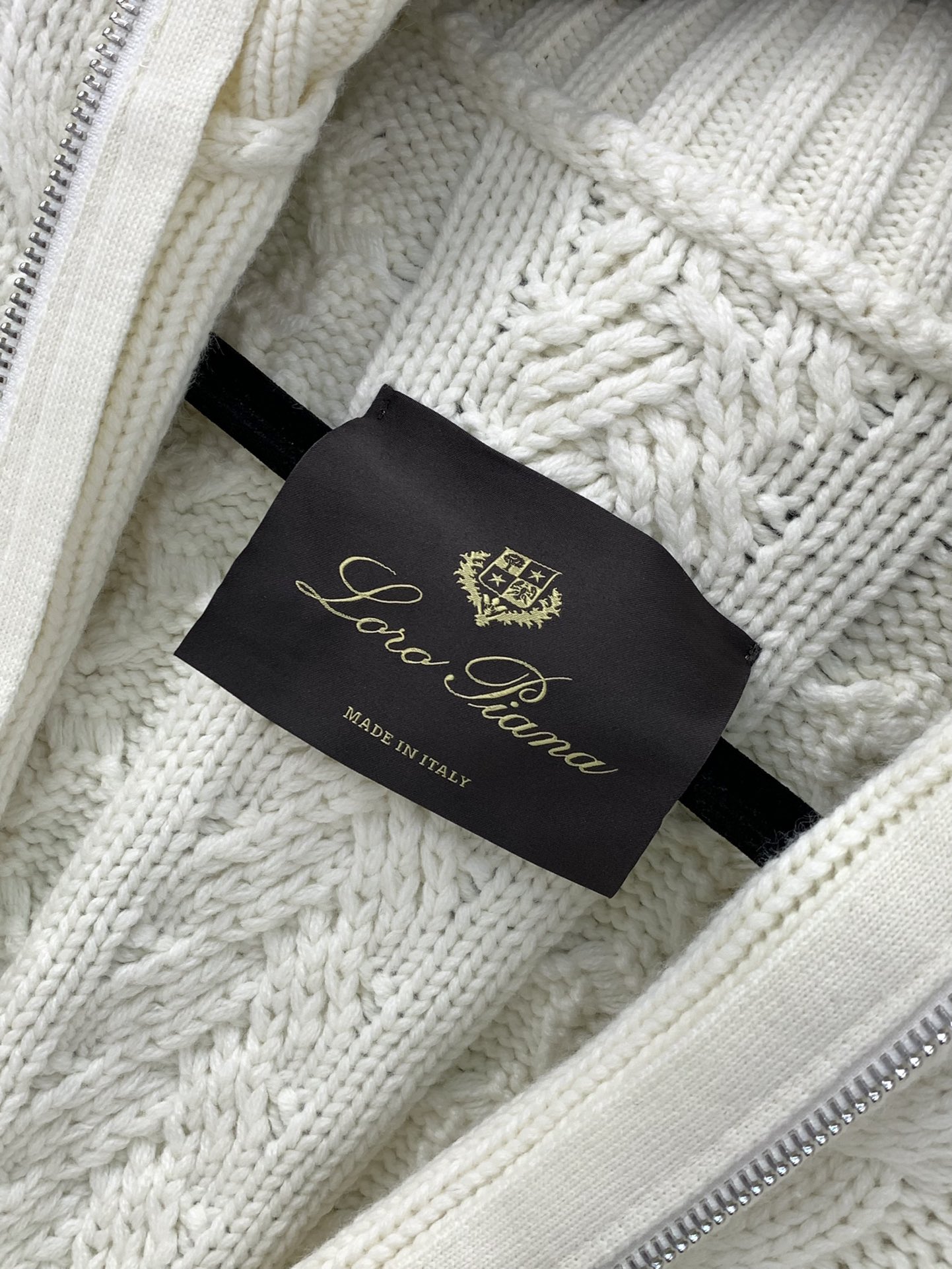 ，，LP(Loro Piana )，秋冬最新品，专柜同步有售，原单狠货，时尚休闲开衫毛衣，采用进口原版面