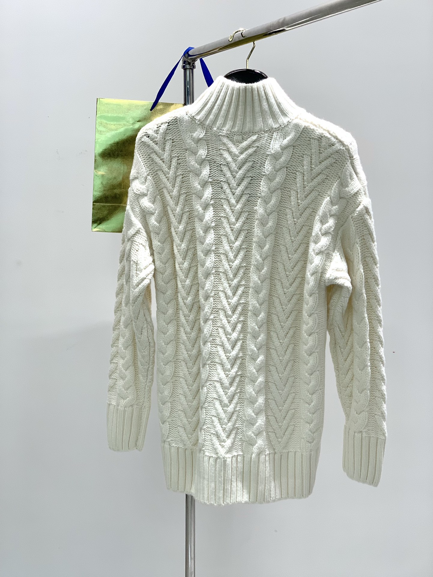 ，，LP(Loro Piana )，秋冬最新品，专柜同步有售，原单狠货，时尚休闲开衫毛衣，采用进口原版面
