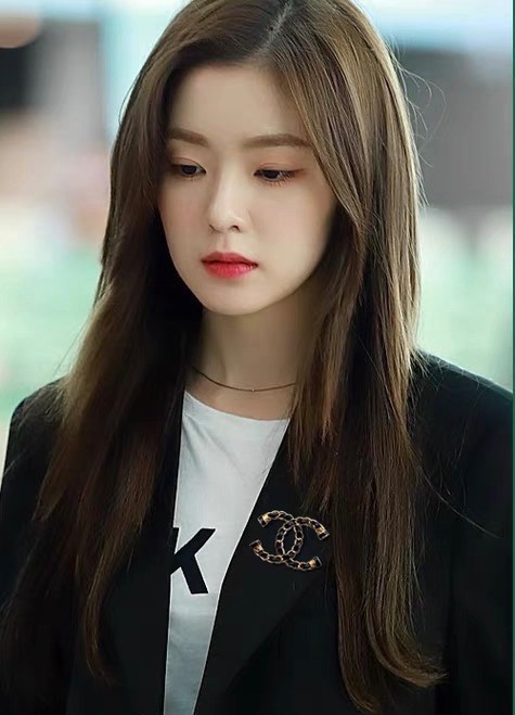 NO:115698,CHANEL Xiaoxiang The new style of the counter is the jewelry that understands women the most. Women who devote all their efforts to be themselves often cherish the meaning of the brooch more. Ms. Chanel pins the brooch on the hat and tells those fashionable ladies who imitate her [breast is very practical, it can be pinned on the suit collar, pocket, hat, belt or evening dress, jewelry quality, chanel, chanel, business suit, brooch, breastpin, hats19860909CHANEL小香 专柜新款同步上新香奈儿胸针,是最懂女人的饰物.那些倾注了全部心血去做自己的女人,往往更珍惜胸针的意义.香奈儿女士把胸针别在帽子上,并告诉那些模仿她的时髦女士们[胸针可是非常实用,它可以别在西装领上、口袋上、帽子上、腰带上或者是晚礼服上,饰品精品,chanel,chanel,business suit,brooch，breastpin,hats,Jewelry